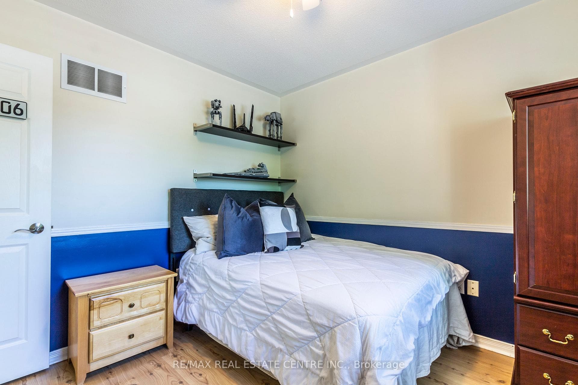 743 Irving Terrace photo 21
