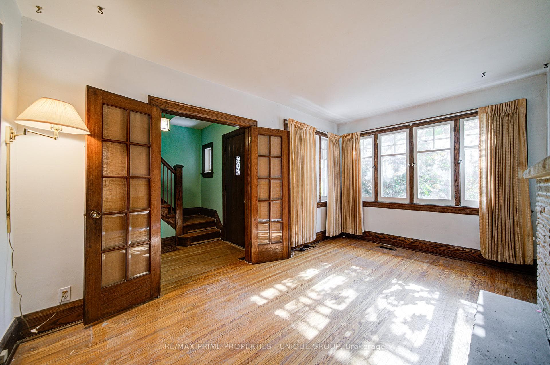 Living room w/french doors to foyer