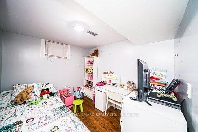 50 Gray Avenue Unit Lower photo 3
