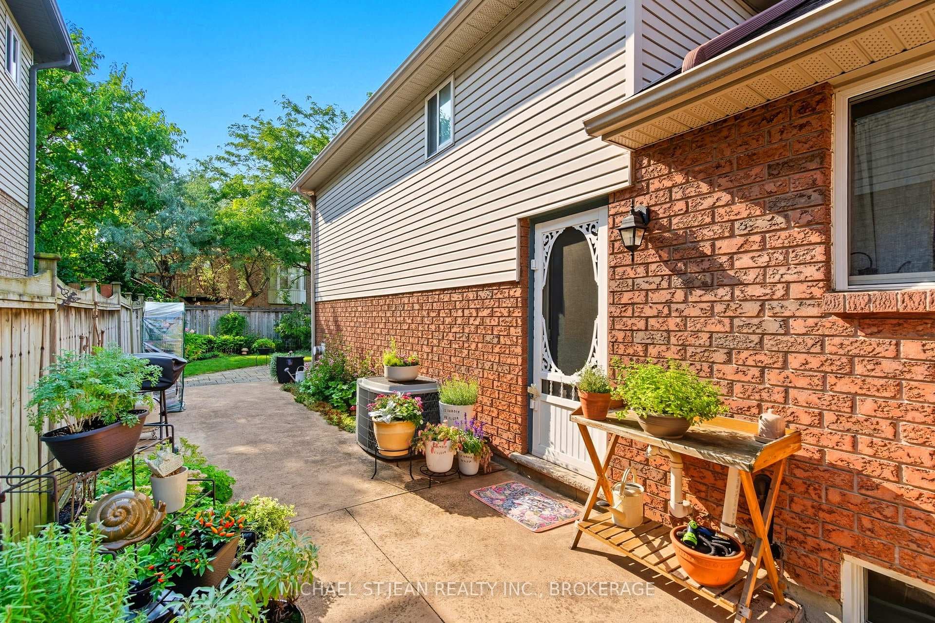 20 Diamond Court photo 36