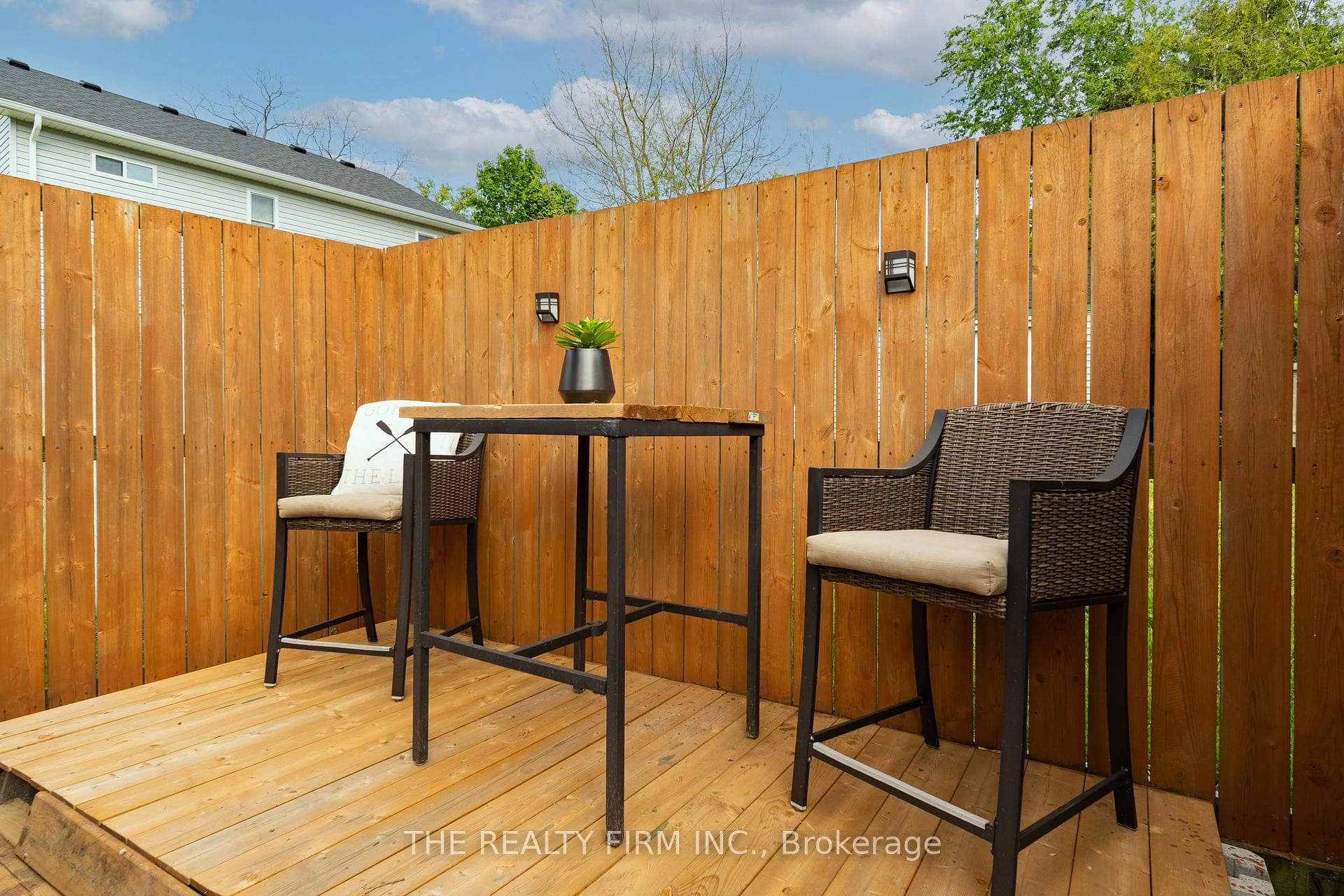 599 John Street photo 14