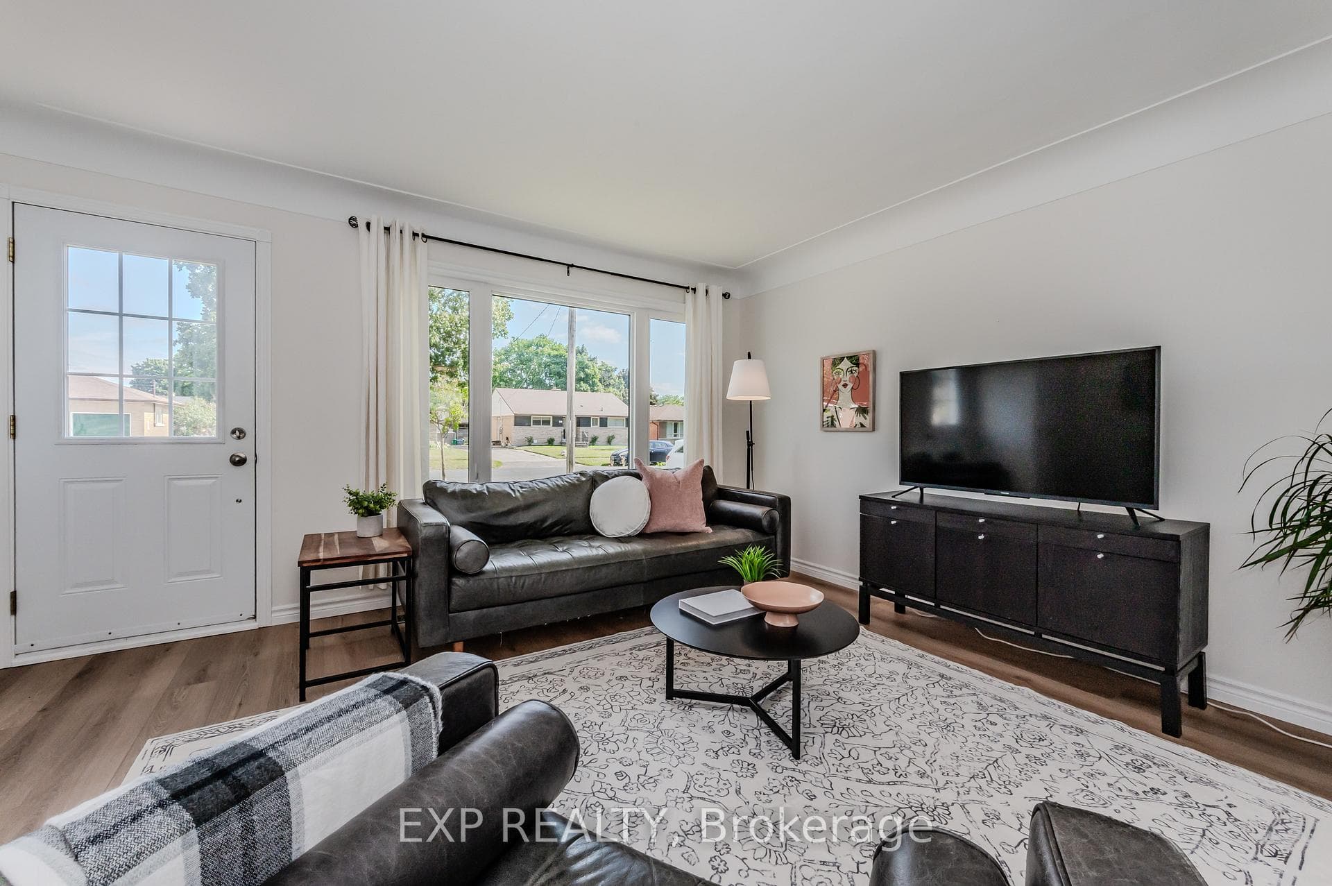 112 Donald Street photo 8