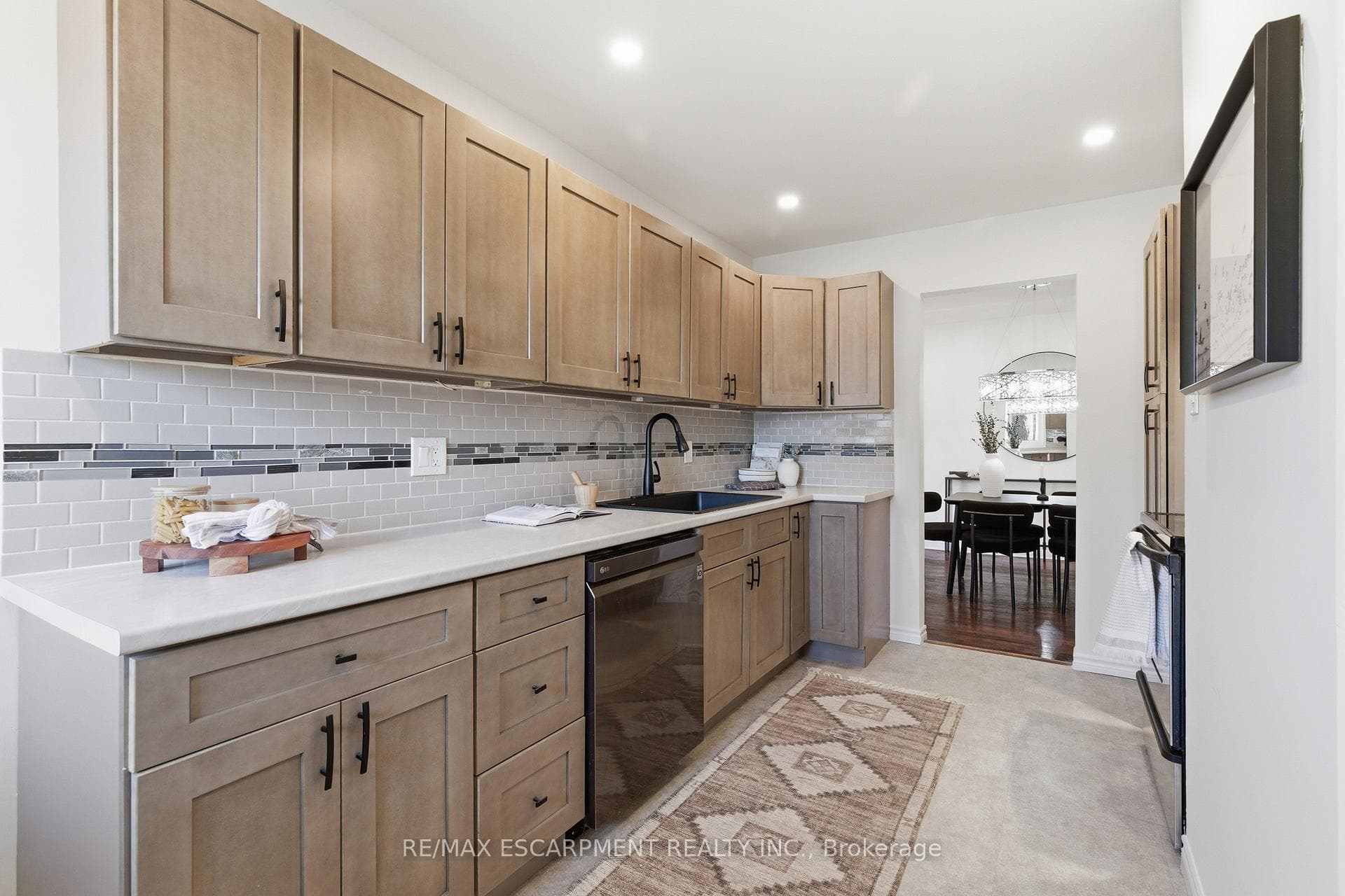 587 Timber Lane photo 7