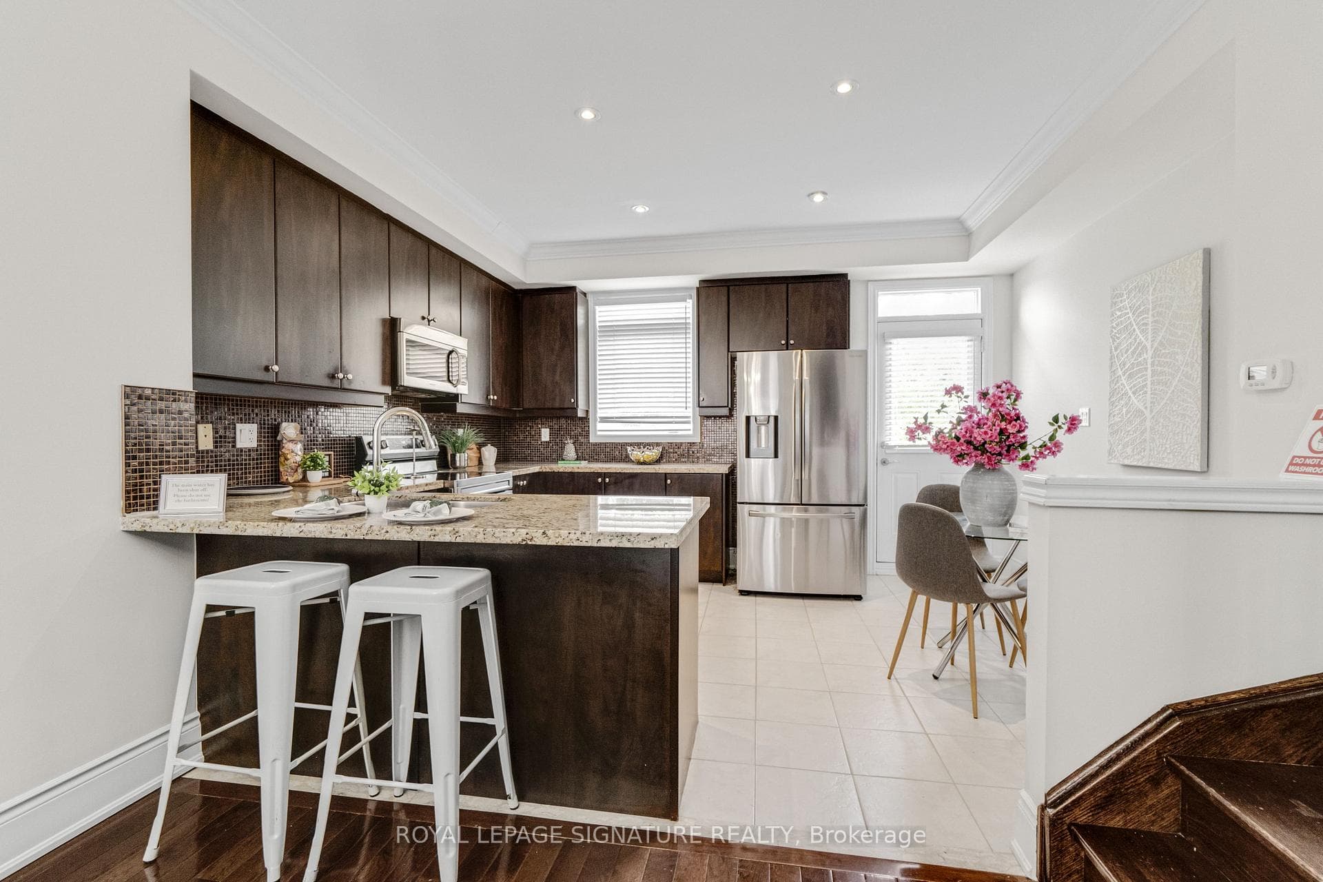 9 Streight Lane photo 11