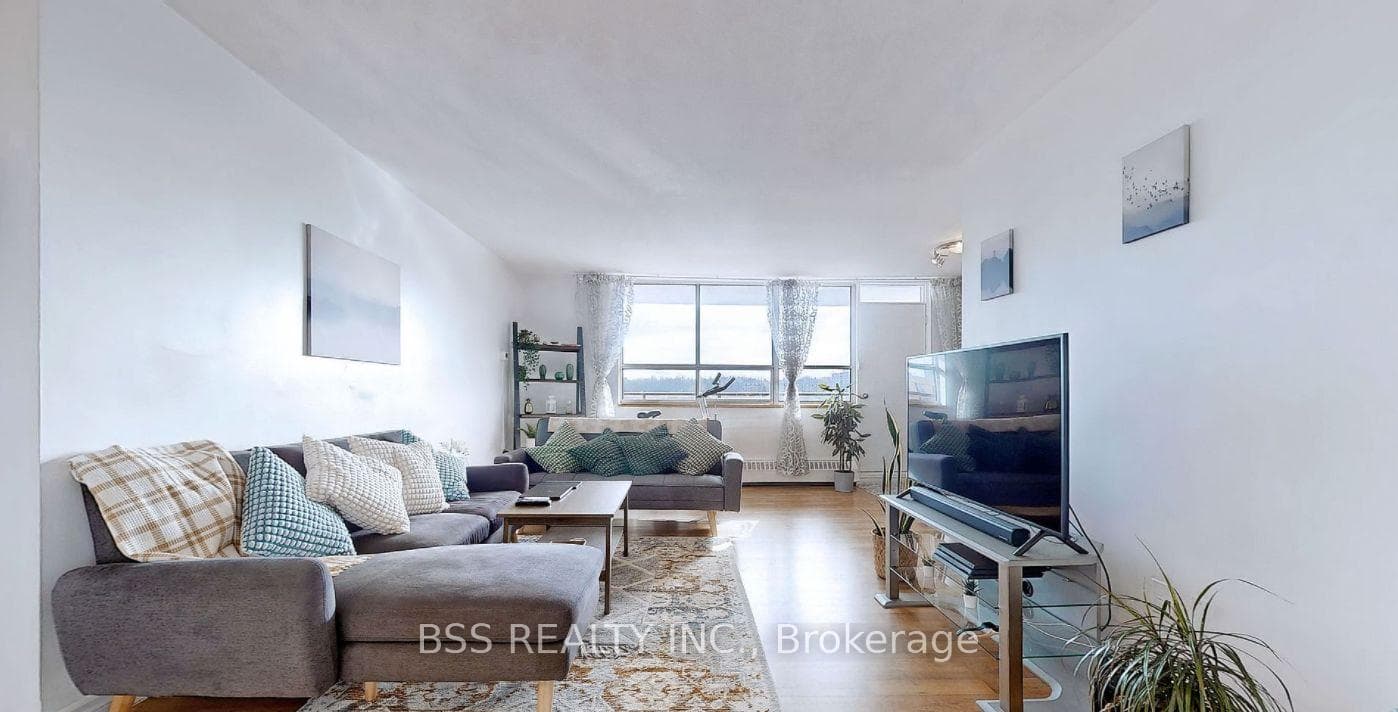 180 Markham Road Unit 718 photo 2