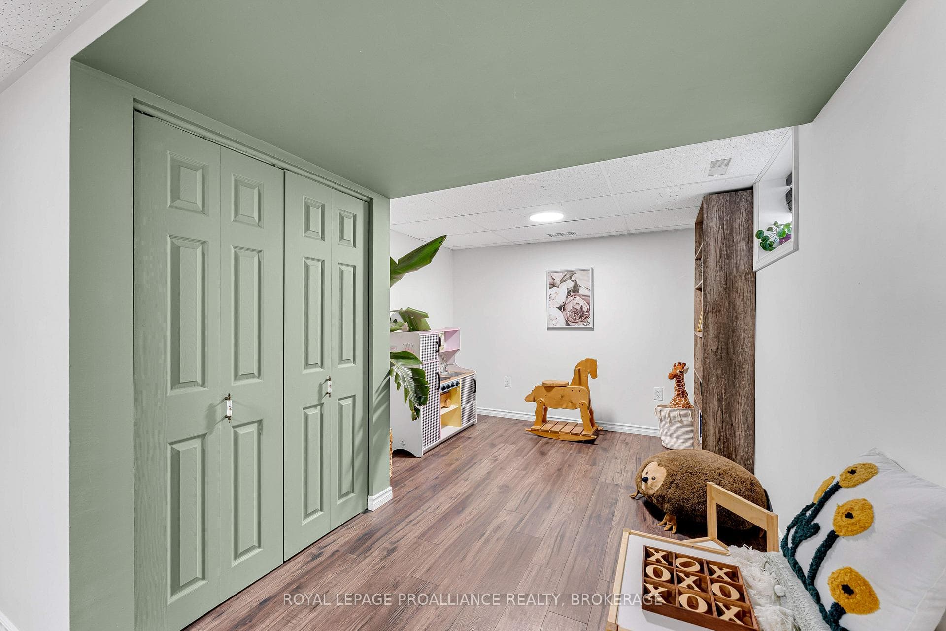 386 McEwen Drive photo 30