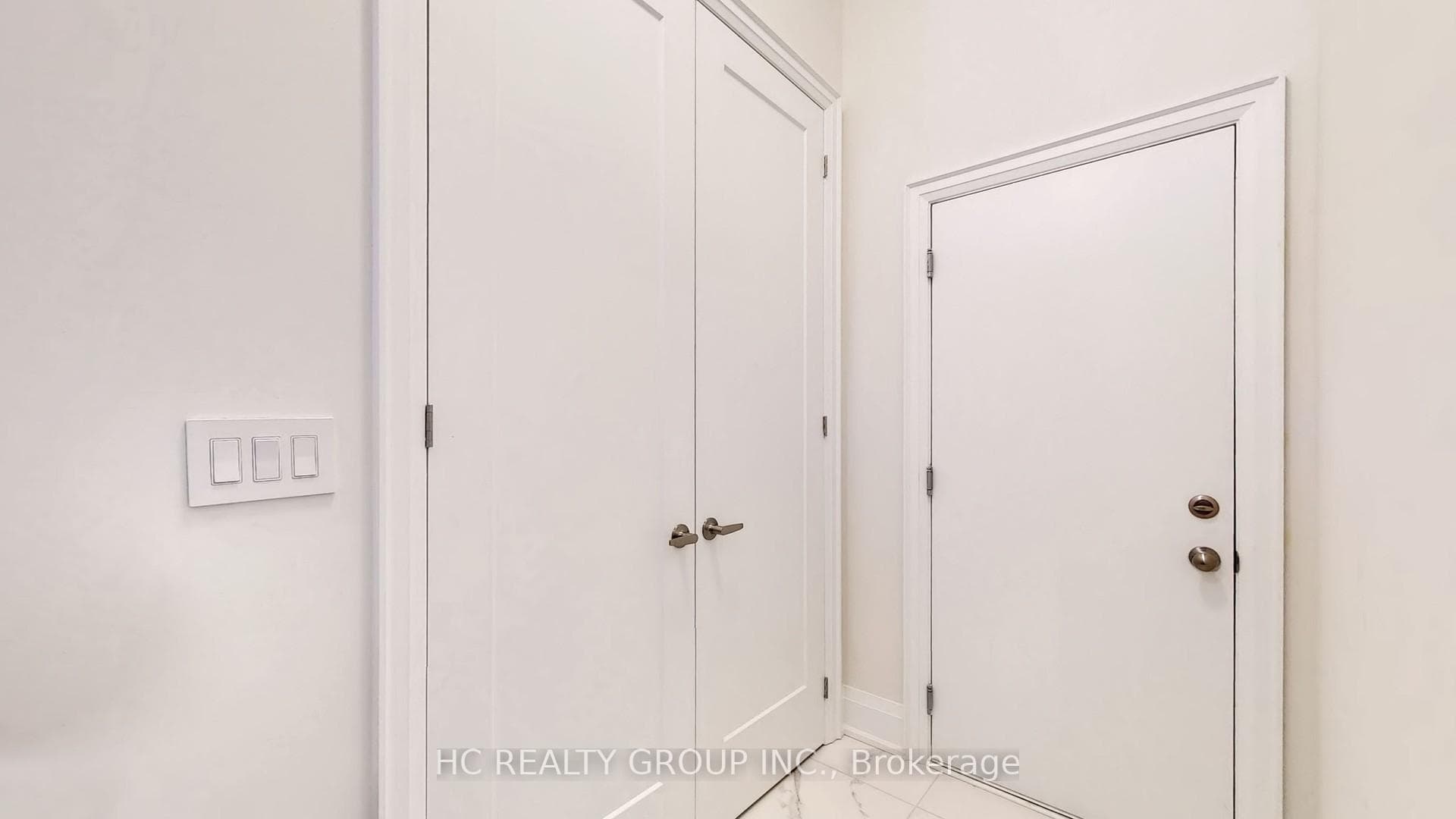 9422 Bayview Avenue Unit Main photo 11