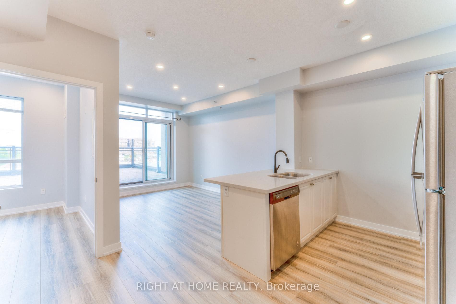 2486 Old Bronte Road Unit 320 photo 7