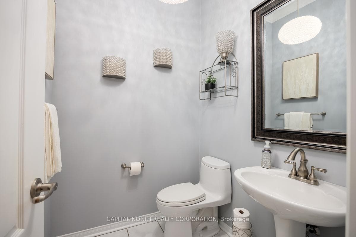 48 Fairlane Crescent photo 14