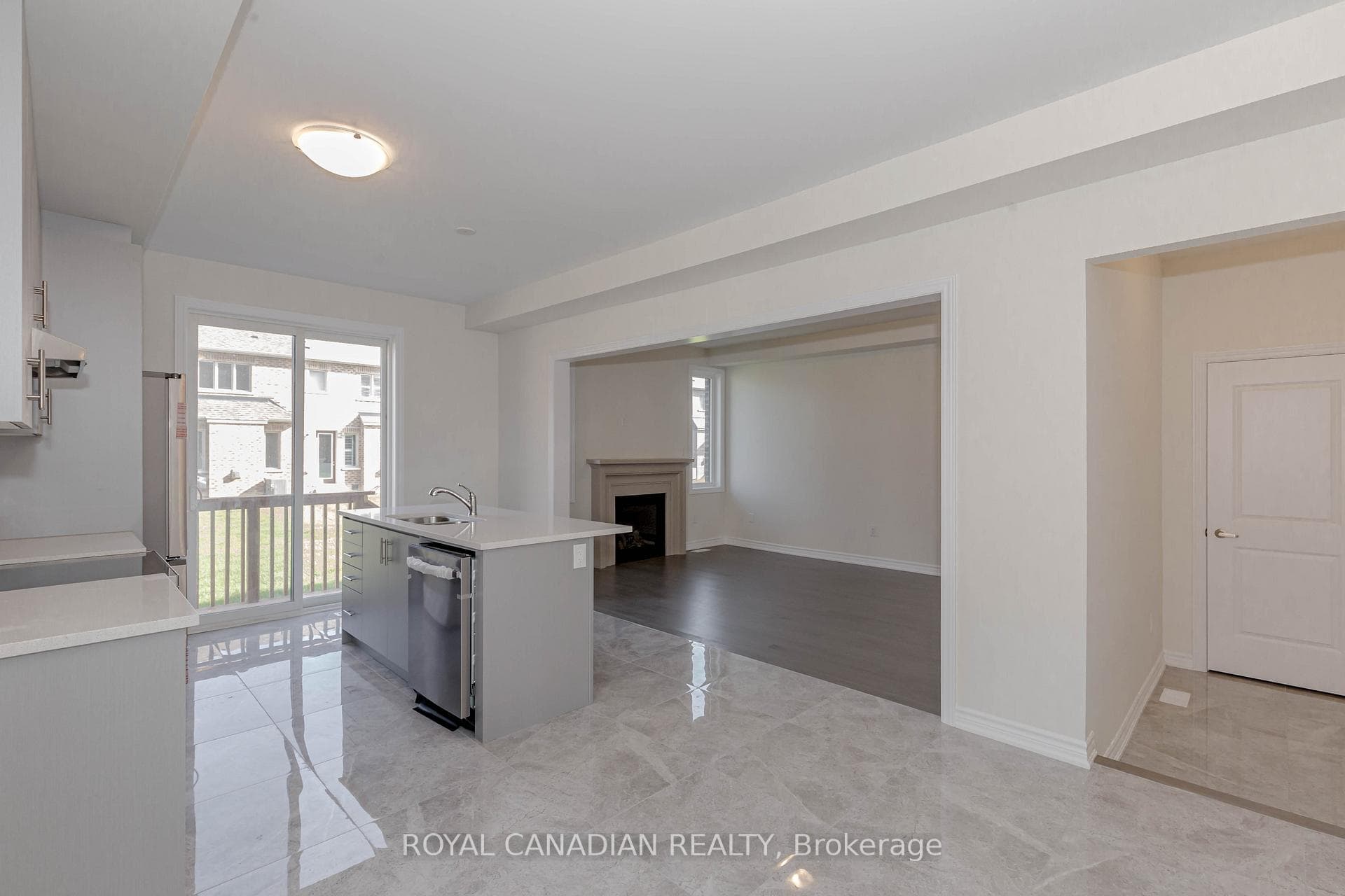 2 Molnar Crescent photo 9