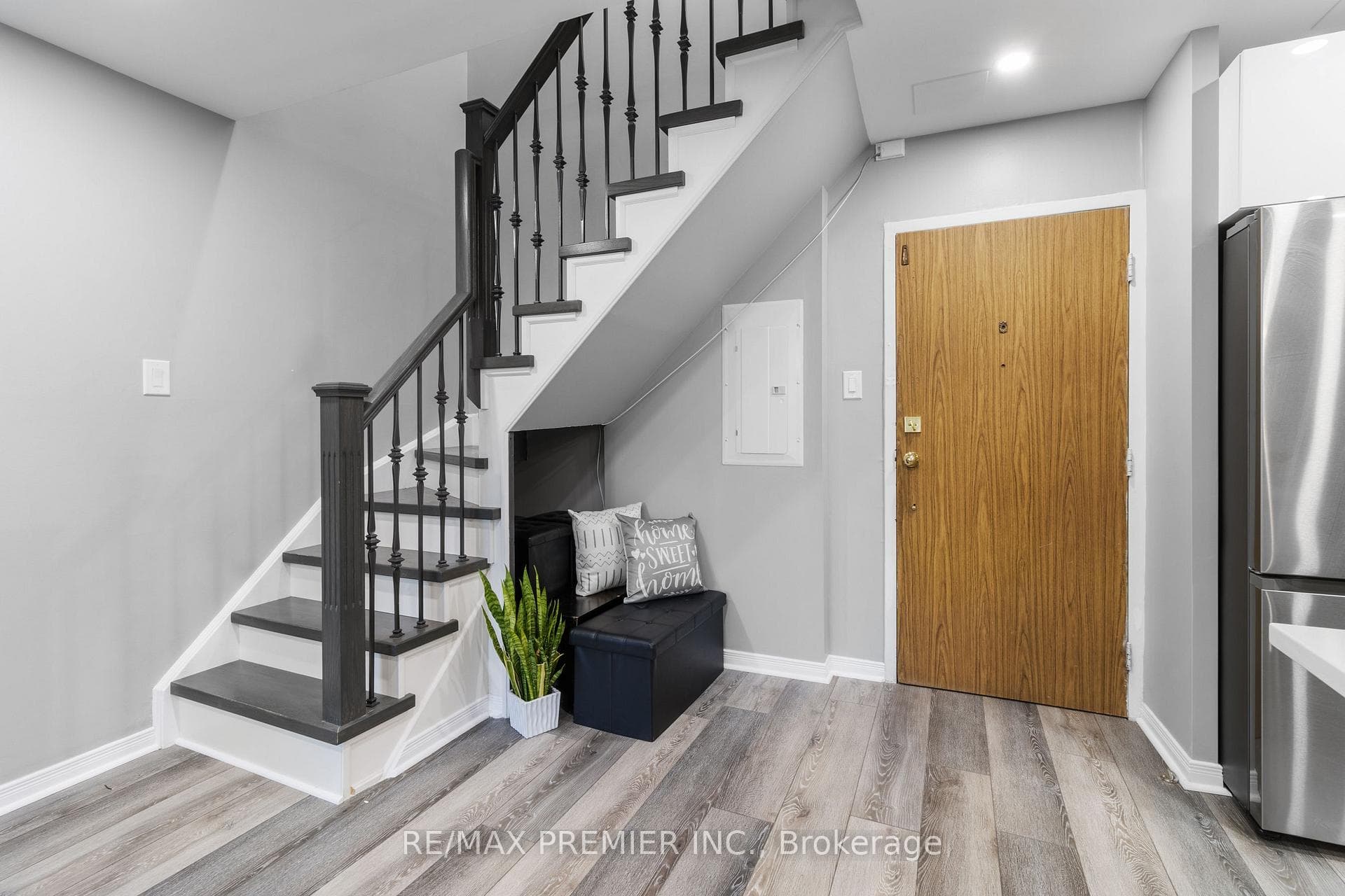 2095 Roche Court Unit 139 photo 7