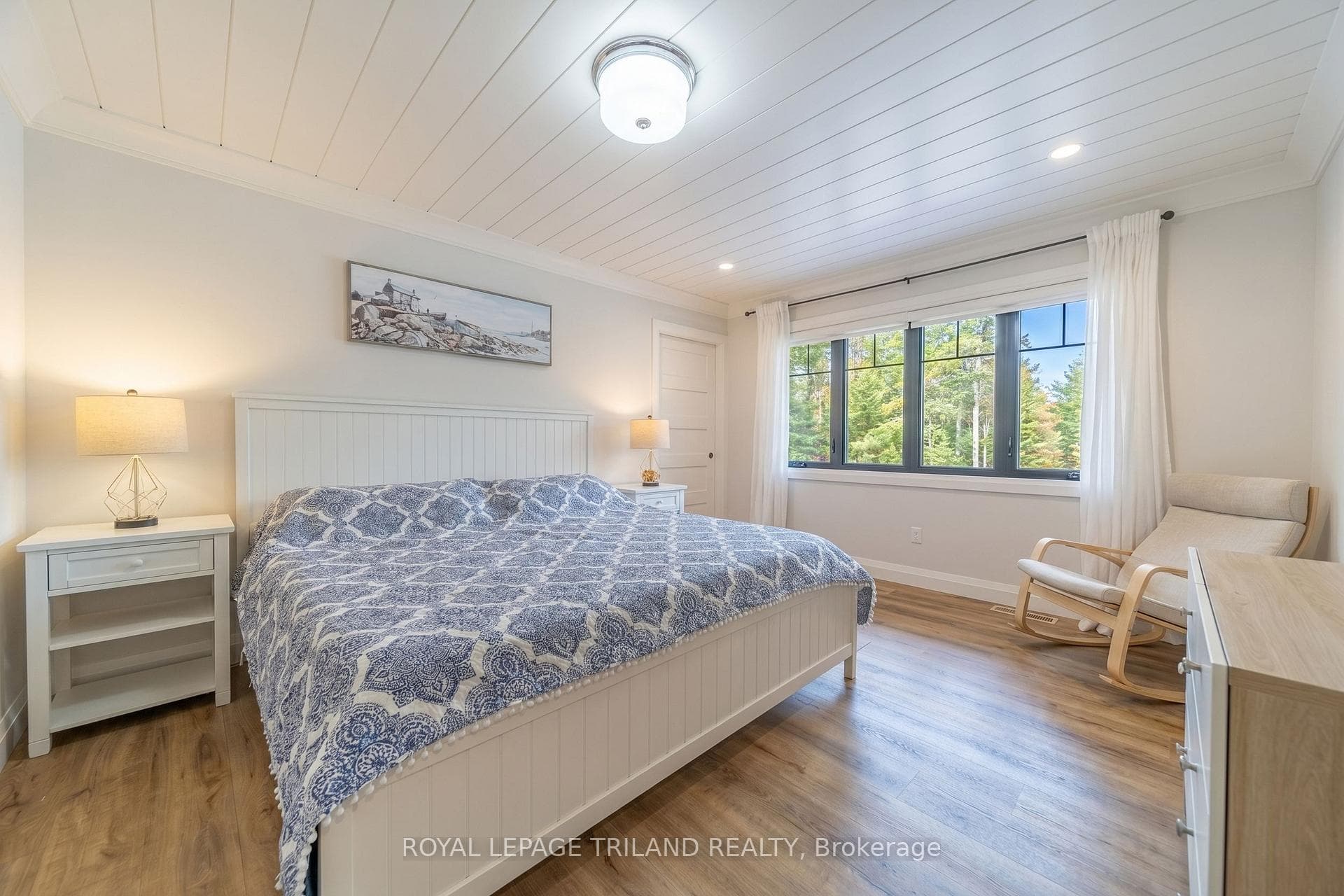 Master suite w/ HUGE ENSUITE WALK-IN CLOSET