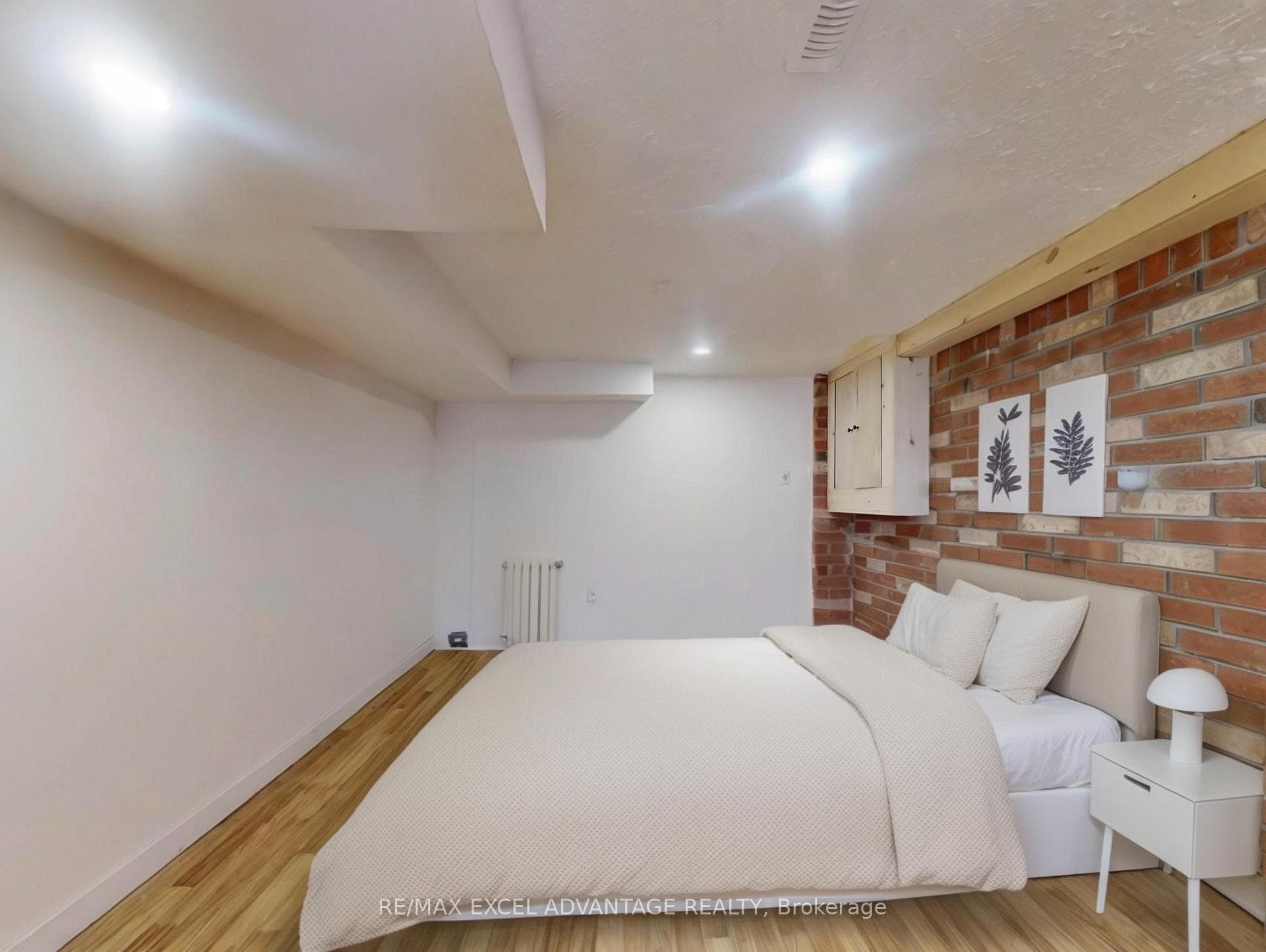 126 Beaconsfield Avenue Unit Lower photo 2