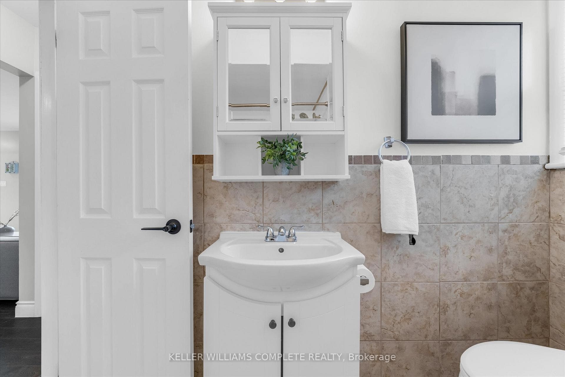 angle on main bath