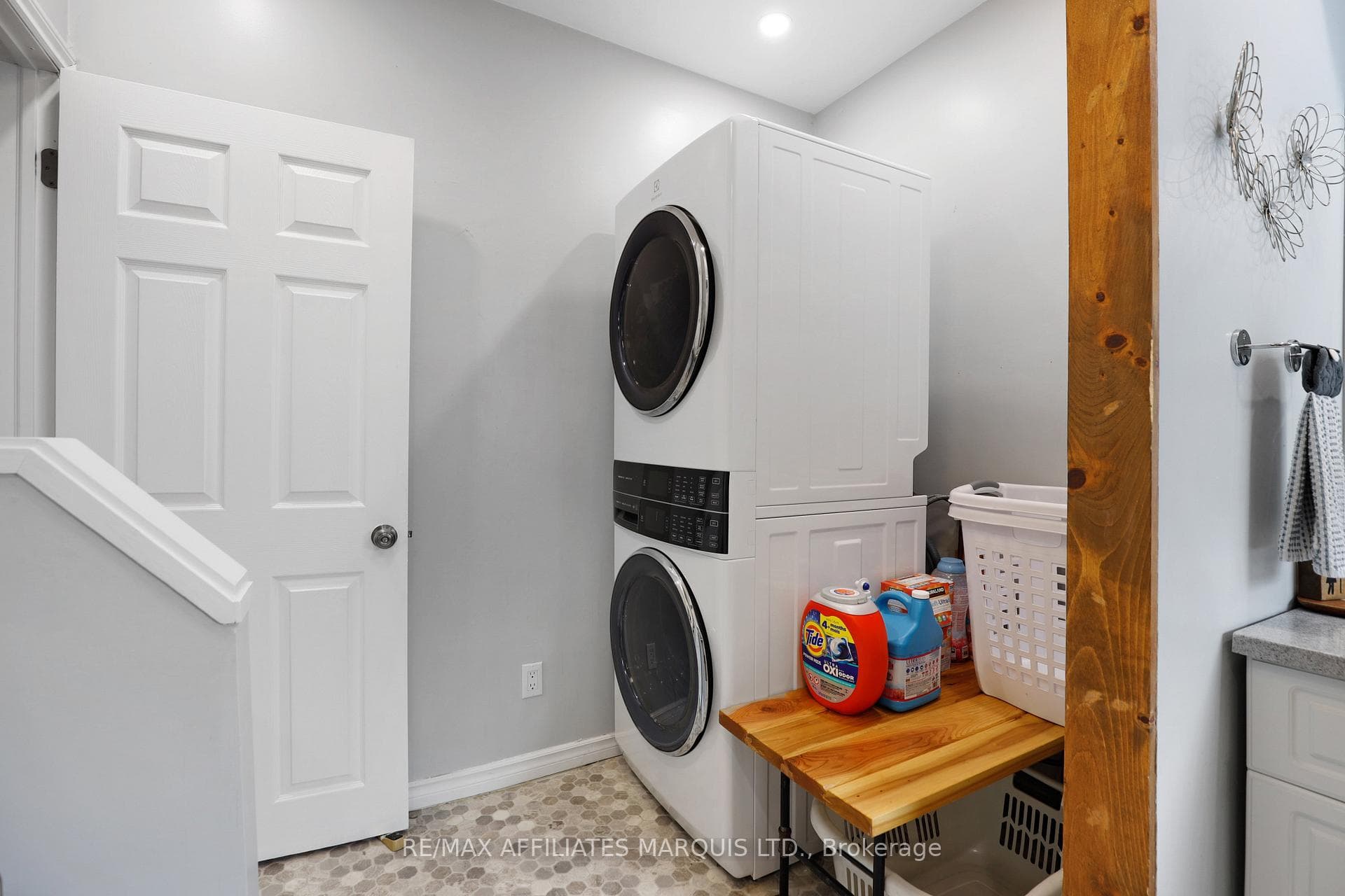 325 Third Street photo 19