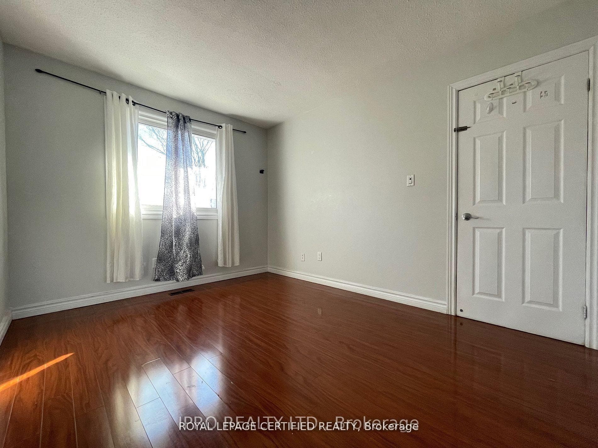 498 Daralea Heights Unit Upper photo 14