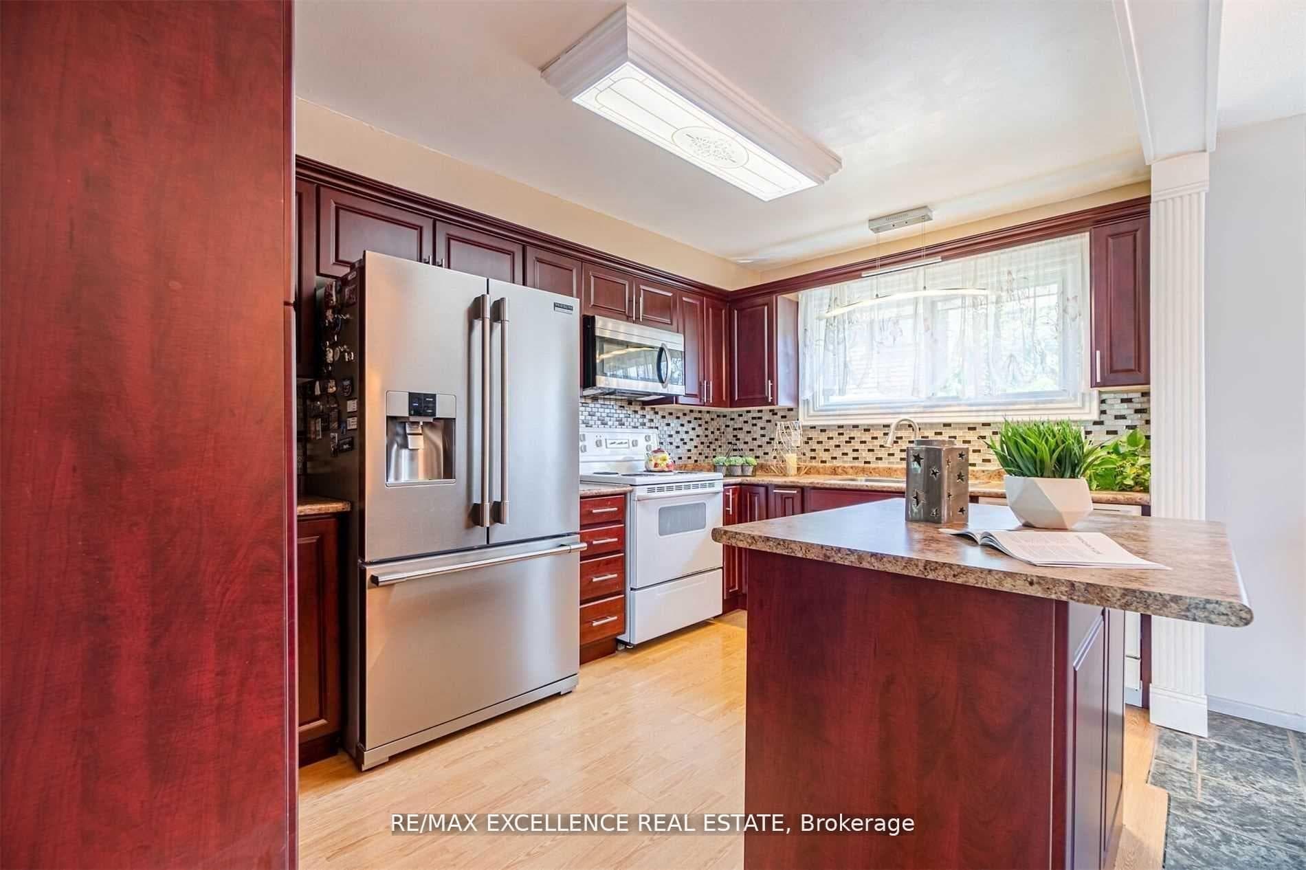 148 Ashton Crescent photo 8