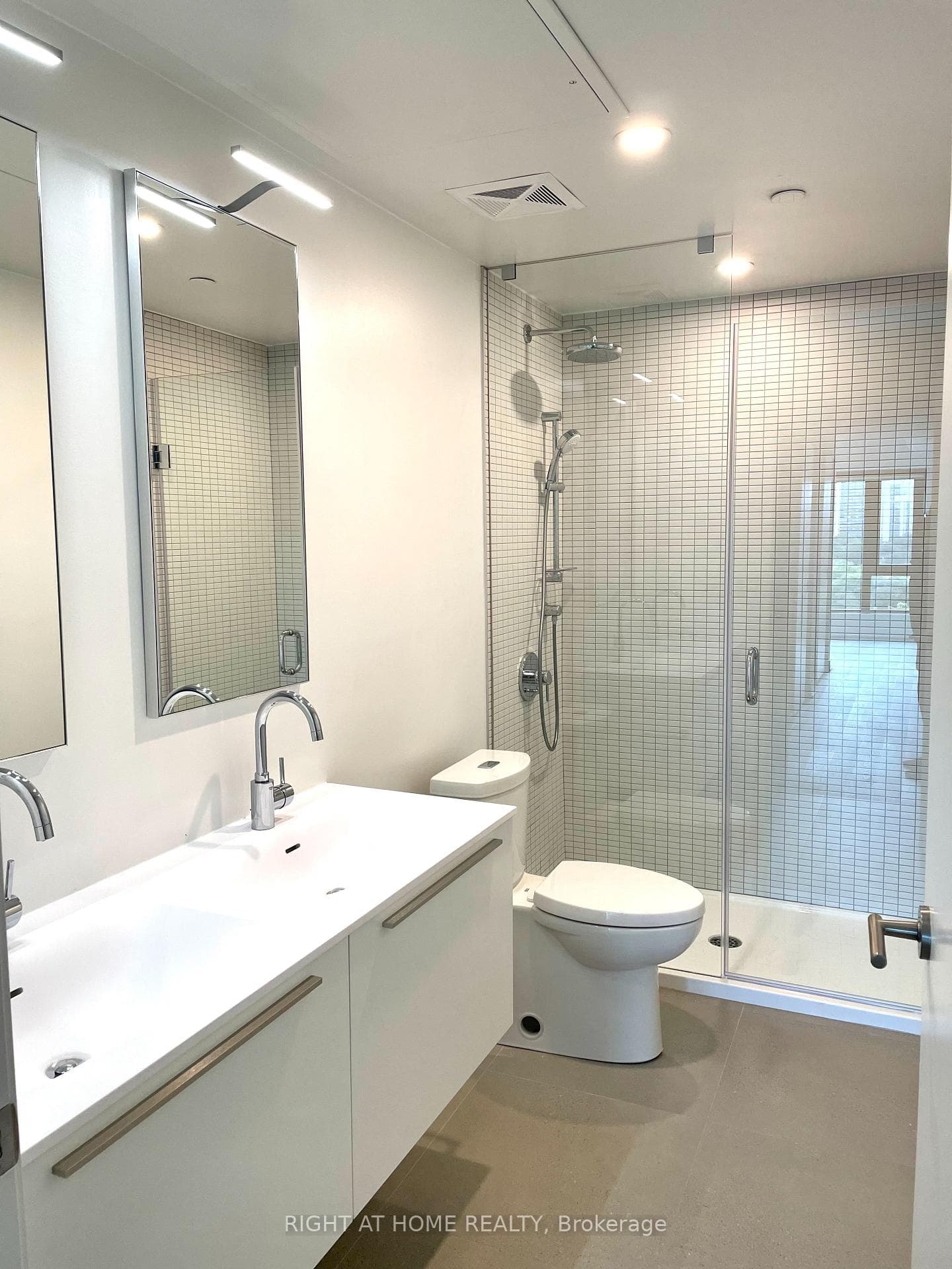 2720 Dundas Street Unit 603 photo 16