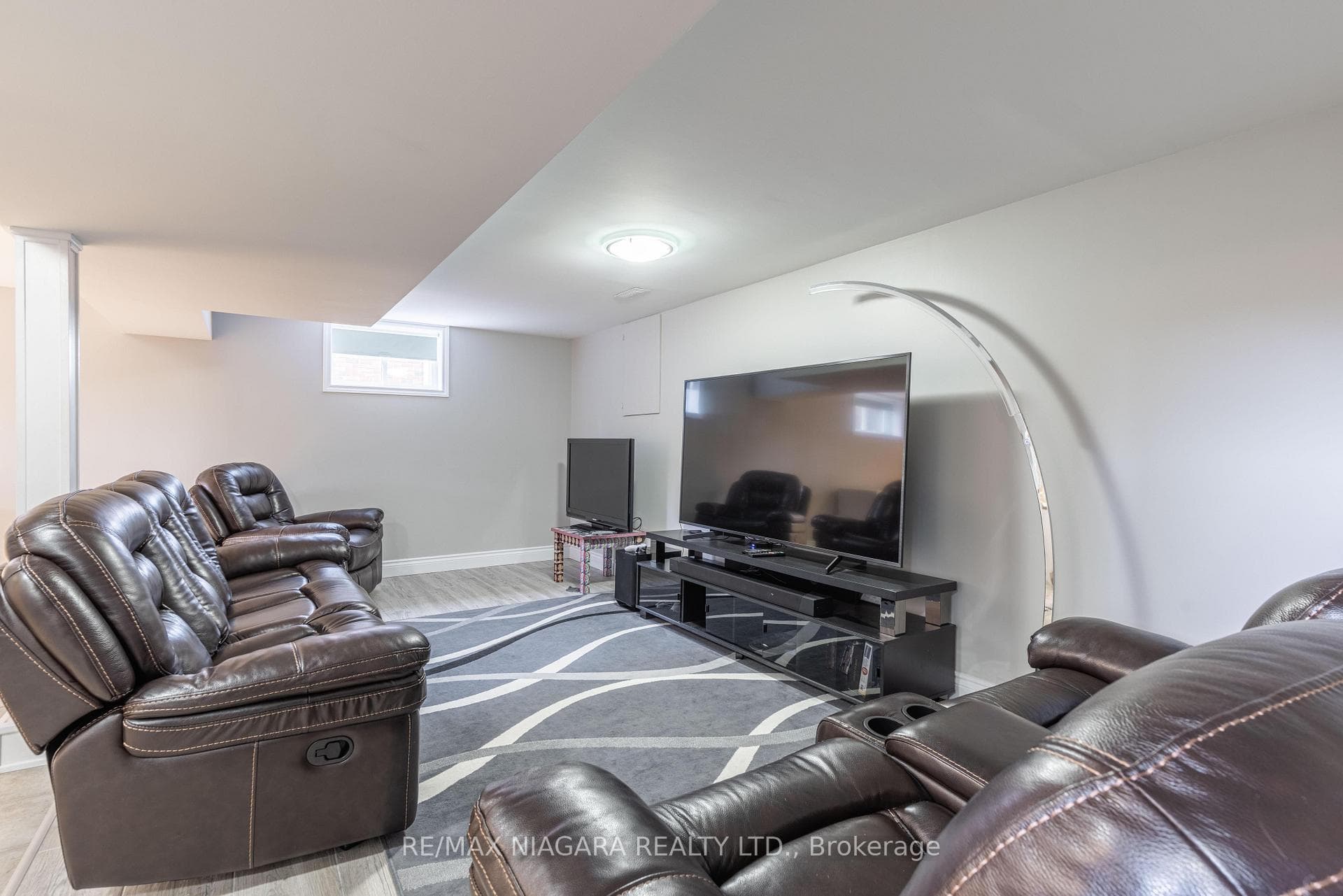 7161 Mcleod Road photo 4