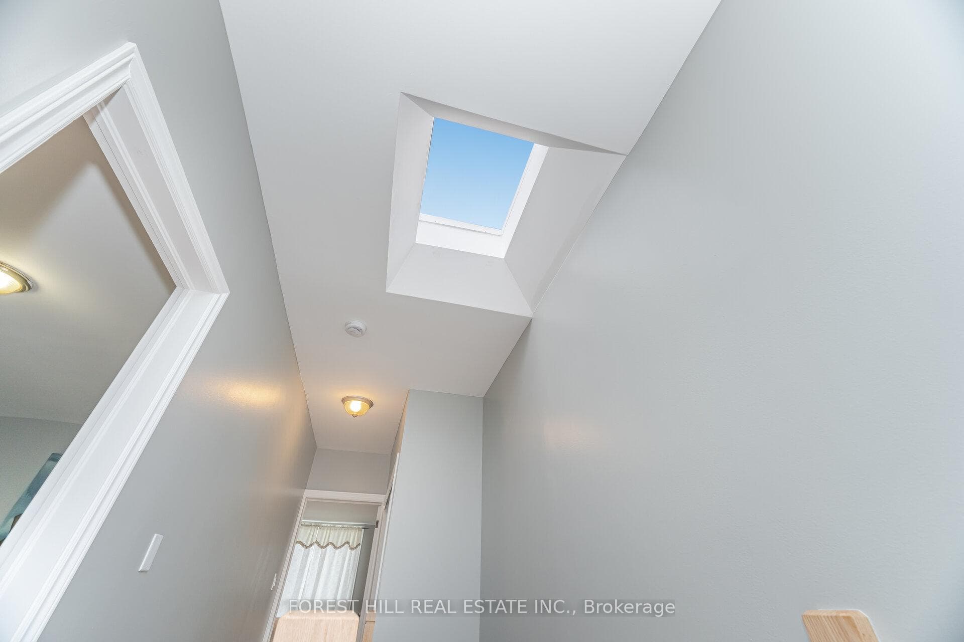 180 Milverton Boulevard photo 15