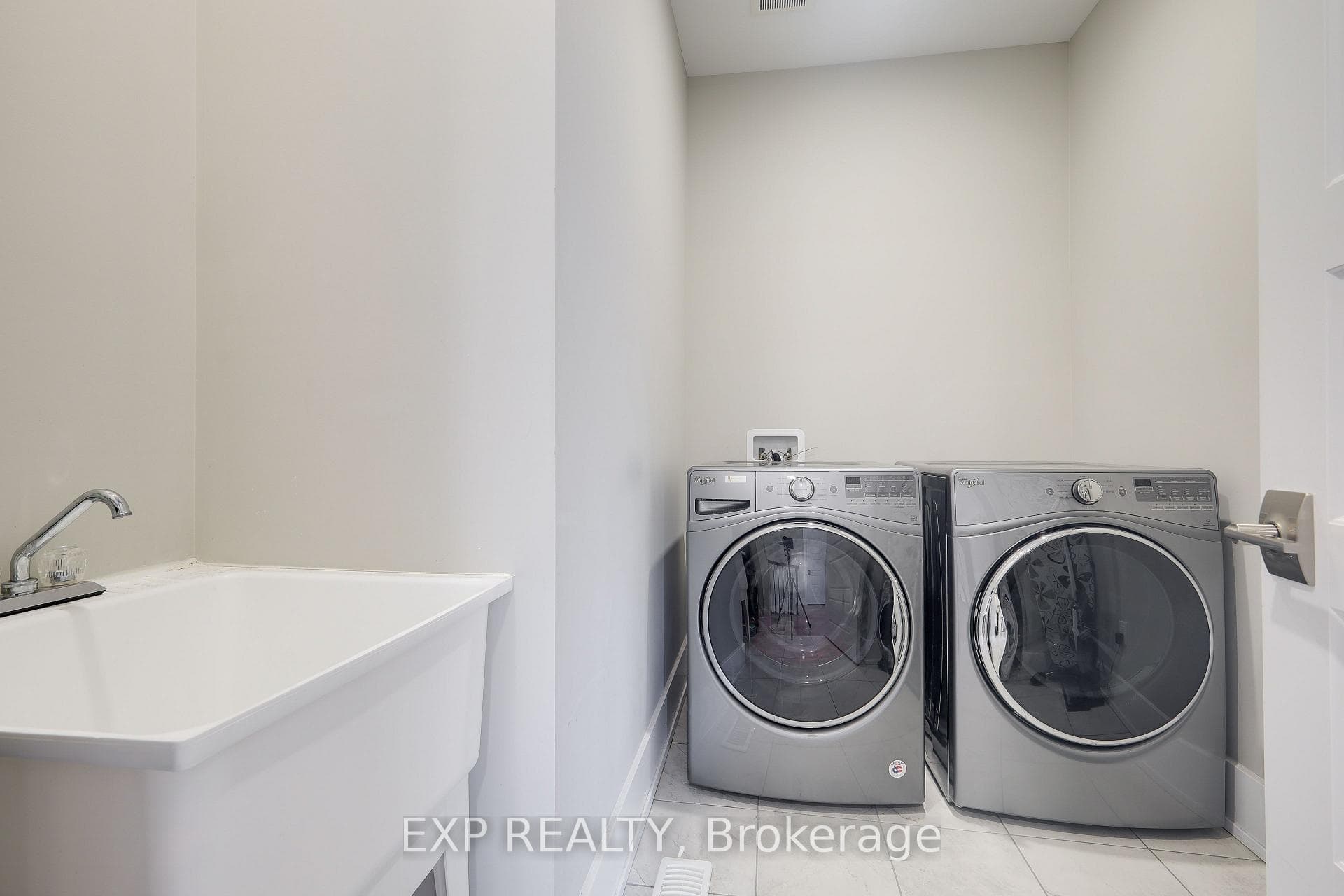 3221 Daisy Way photo 30