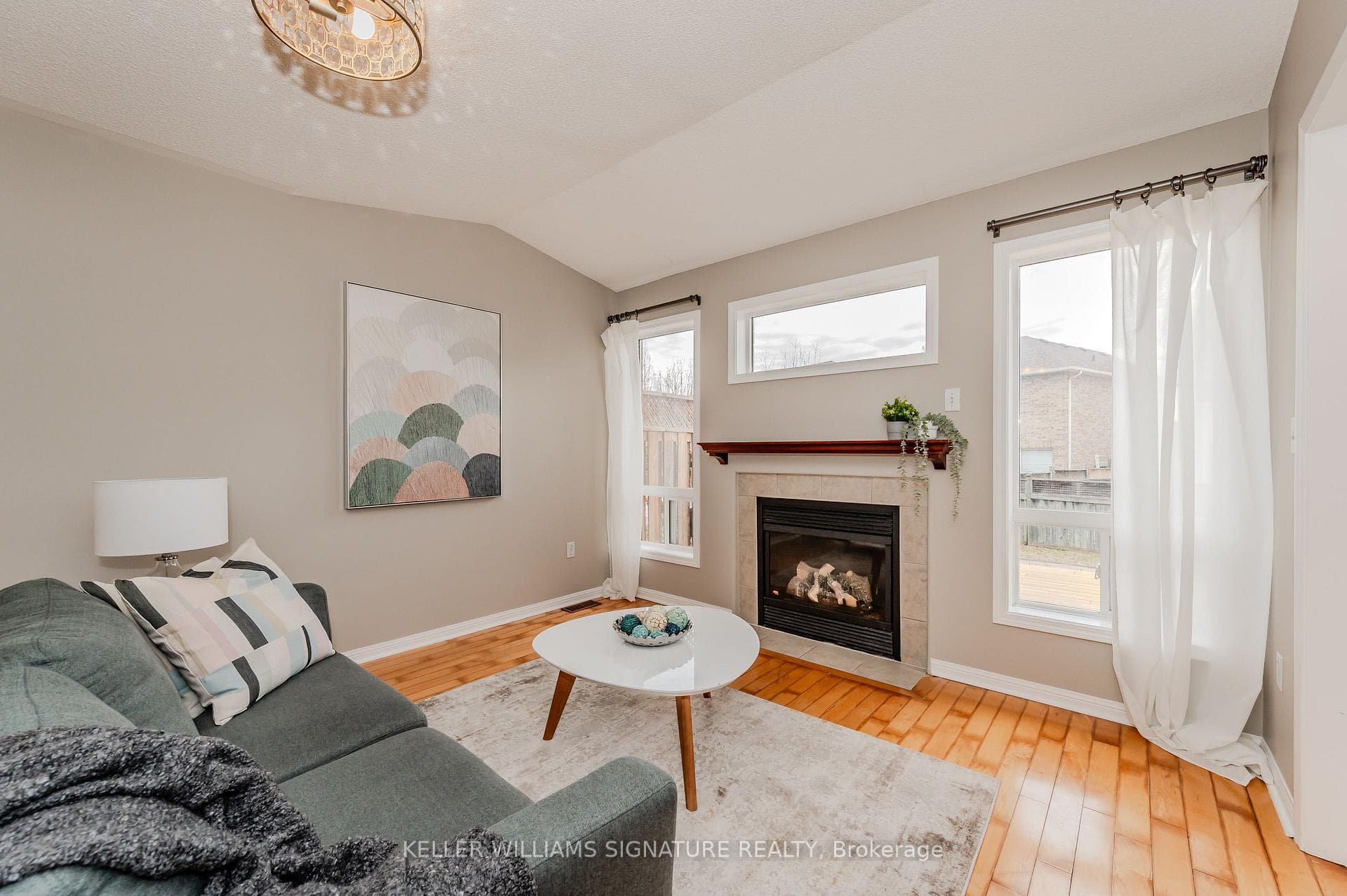 1635 Cartwright Crescent photo 8