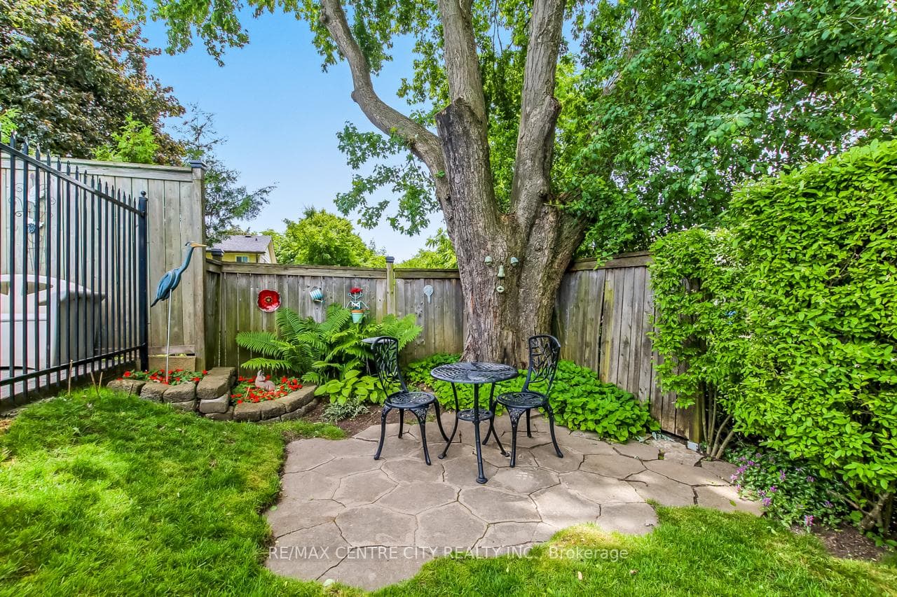 20 Hines Crescent photo 28