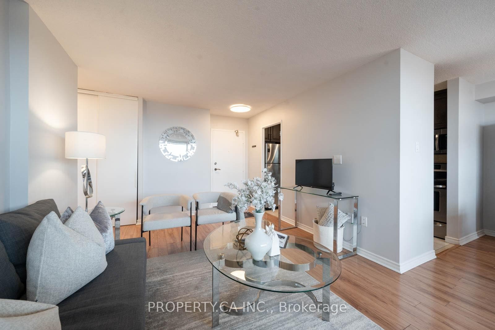 541 Blackthorn Avenue Unit 707 photo 3