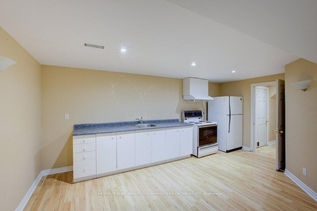 8 Waterdale Road photo 35