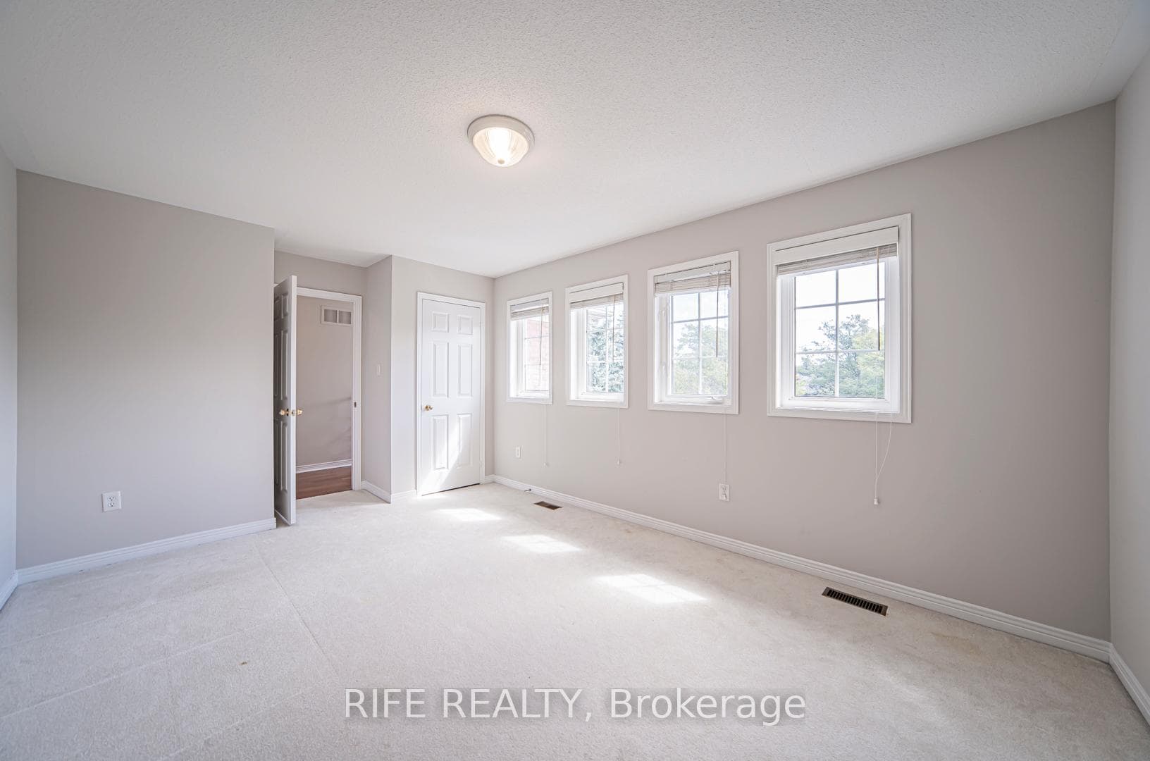 37 Burndenford Crescent photo 31