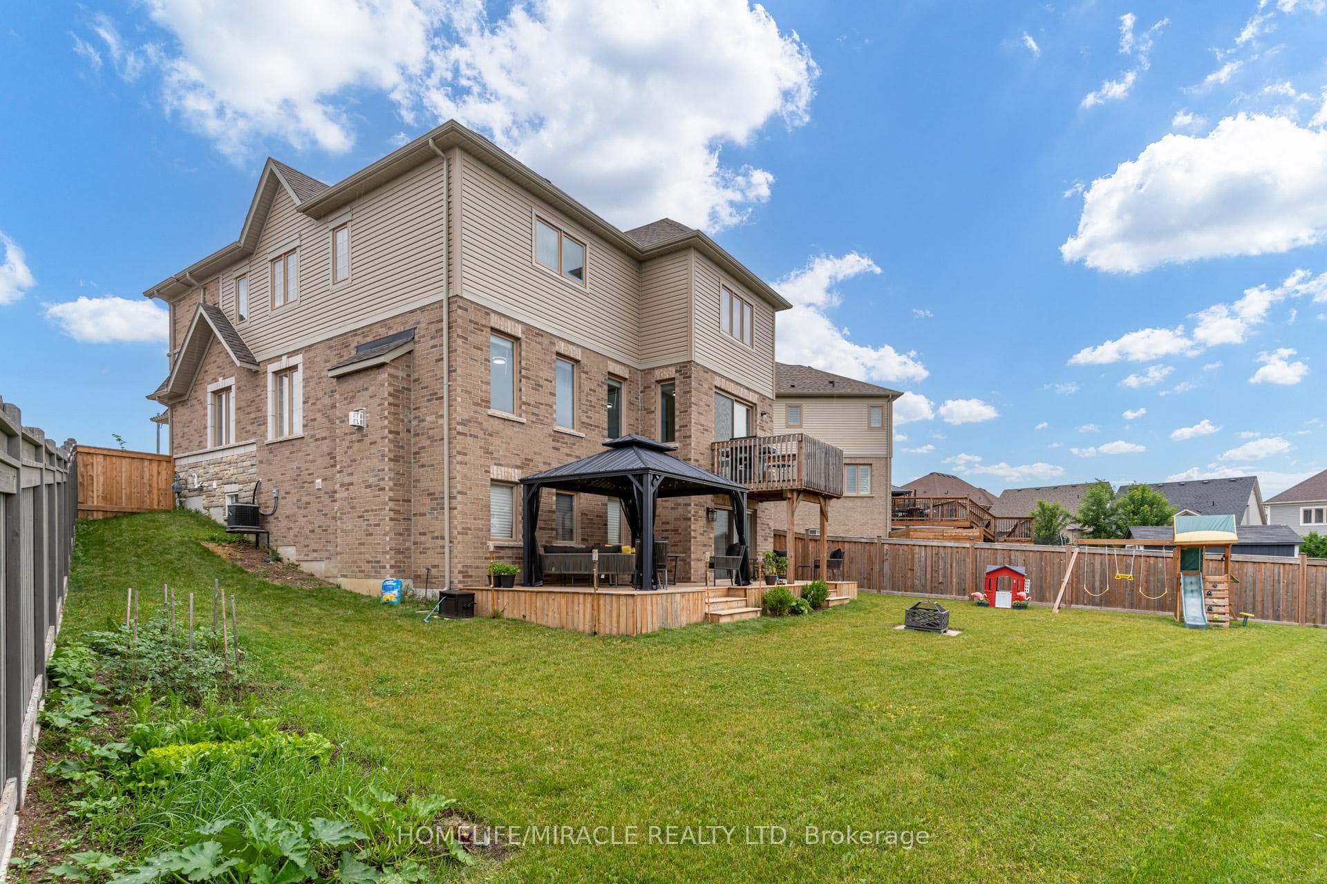 30 Atkinson Crescent photo 40