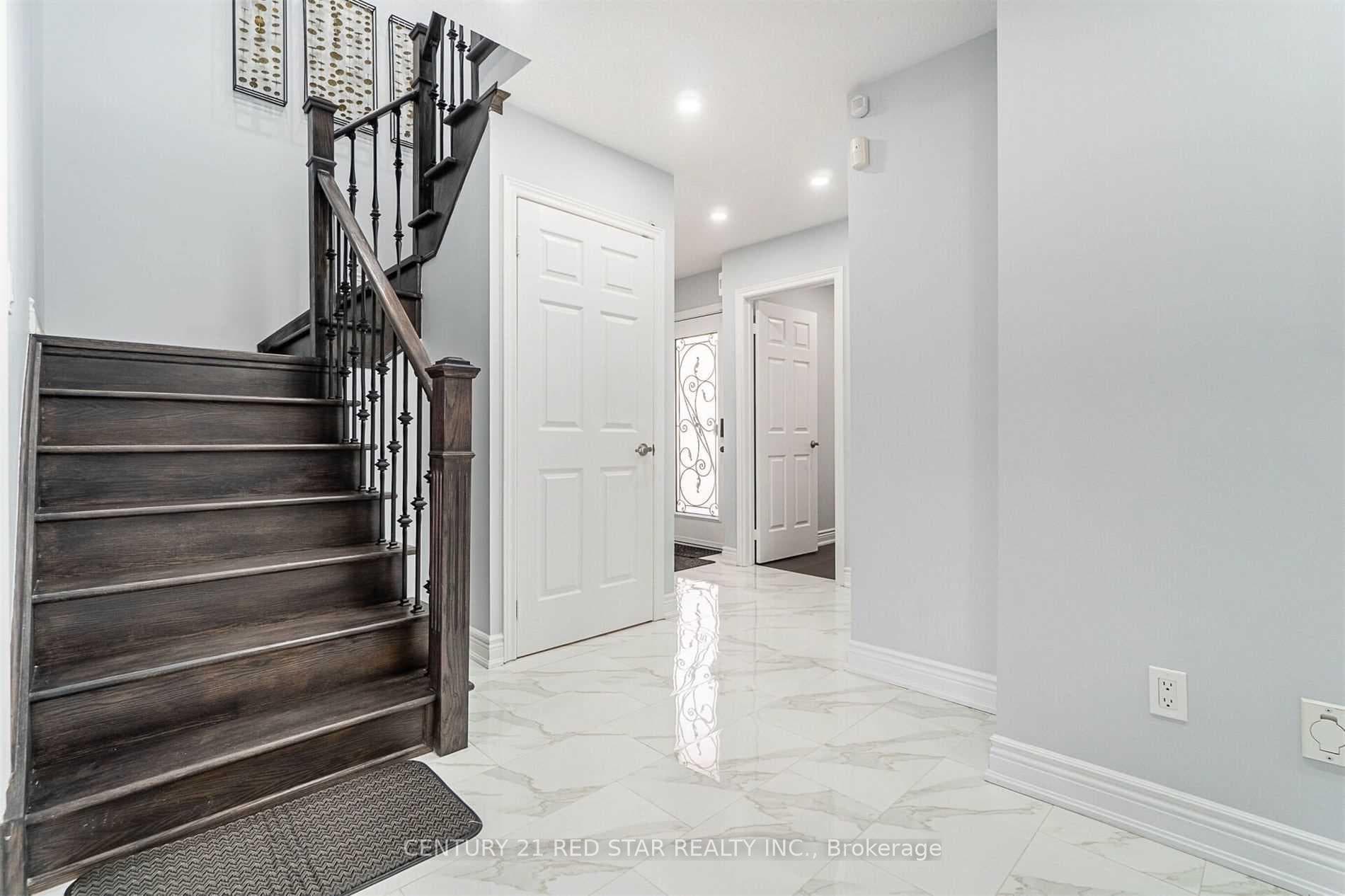 32 Gold Park Place photo 4