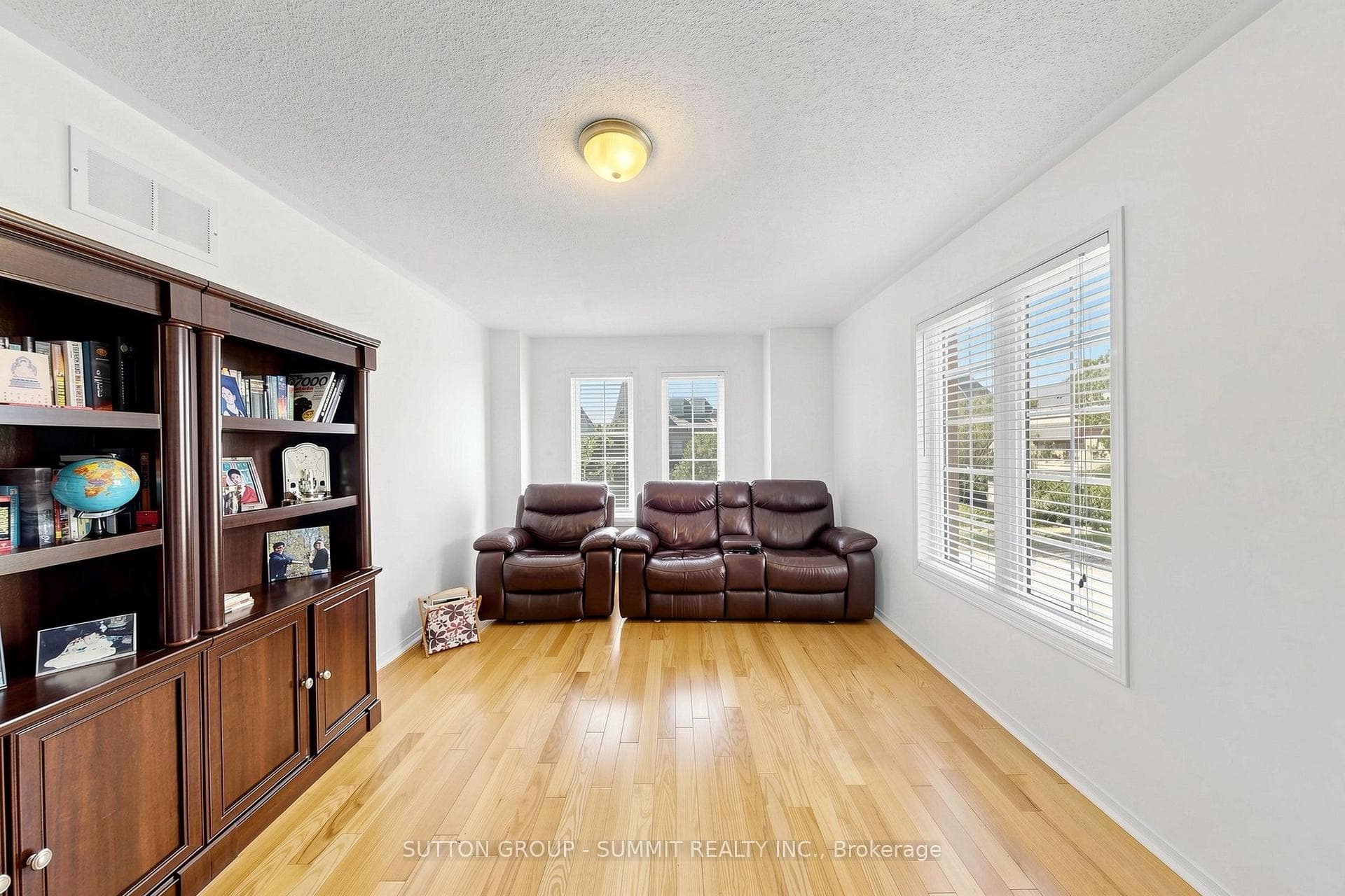 141 Gatwick Drive photo 18