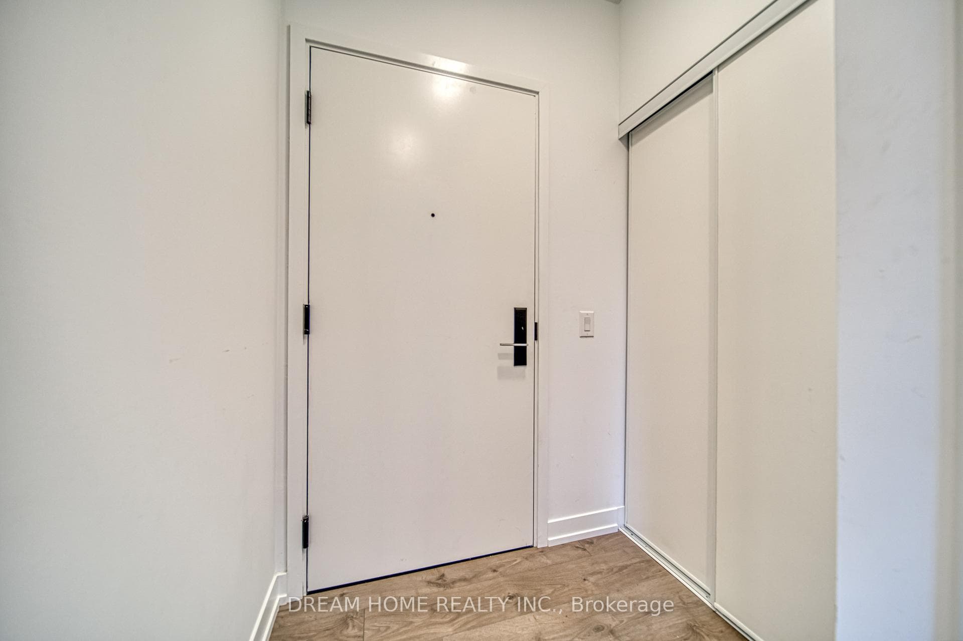 270 Dufferin Street Unit 416 photo 2