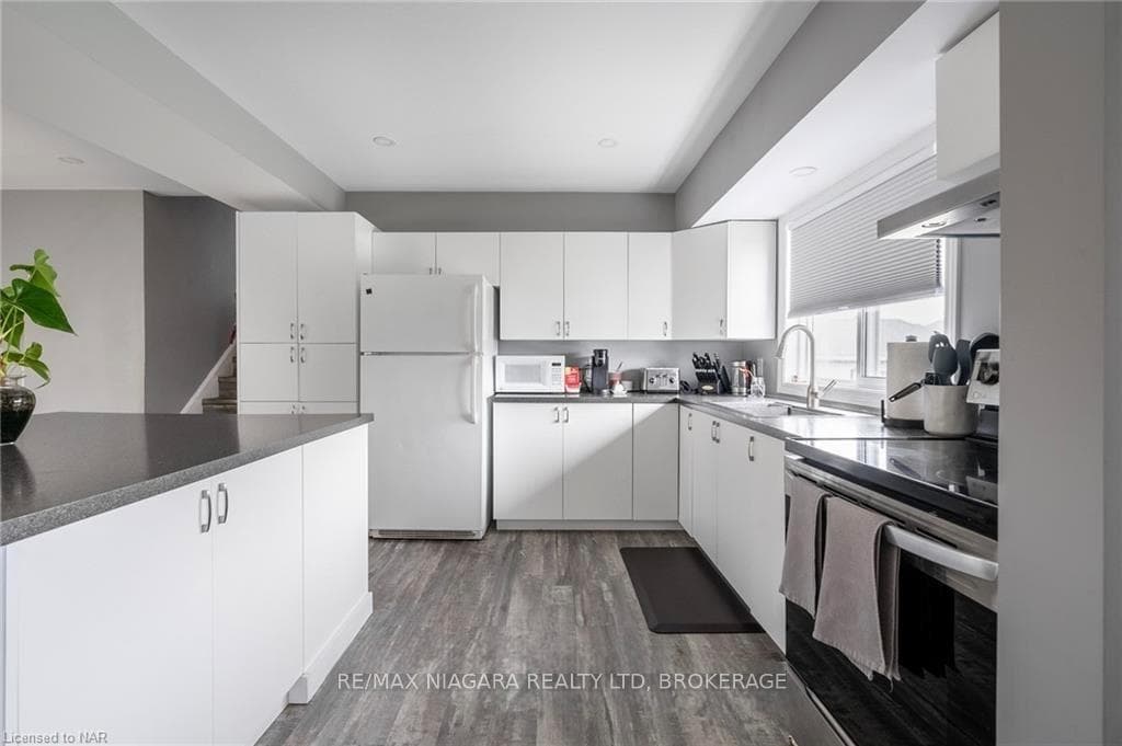 1075 Ontario Road photo 11