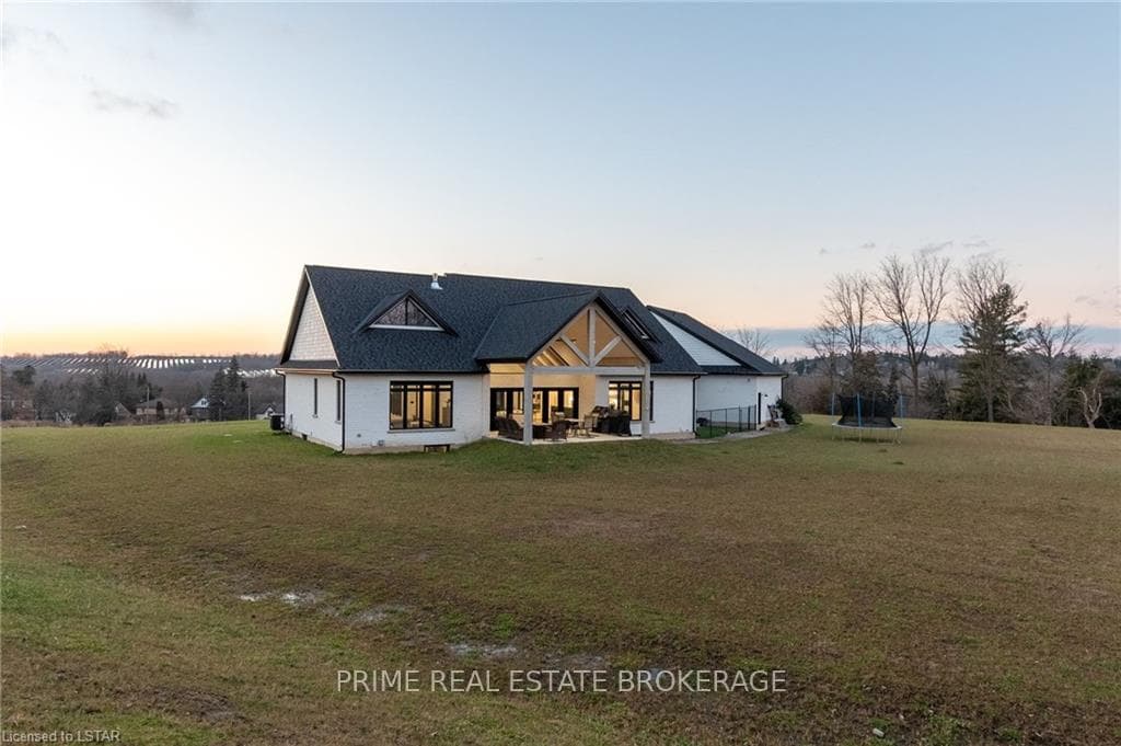 584522 BEACHVILLE Road photo 41