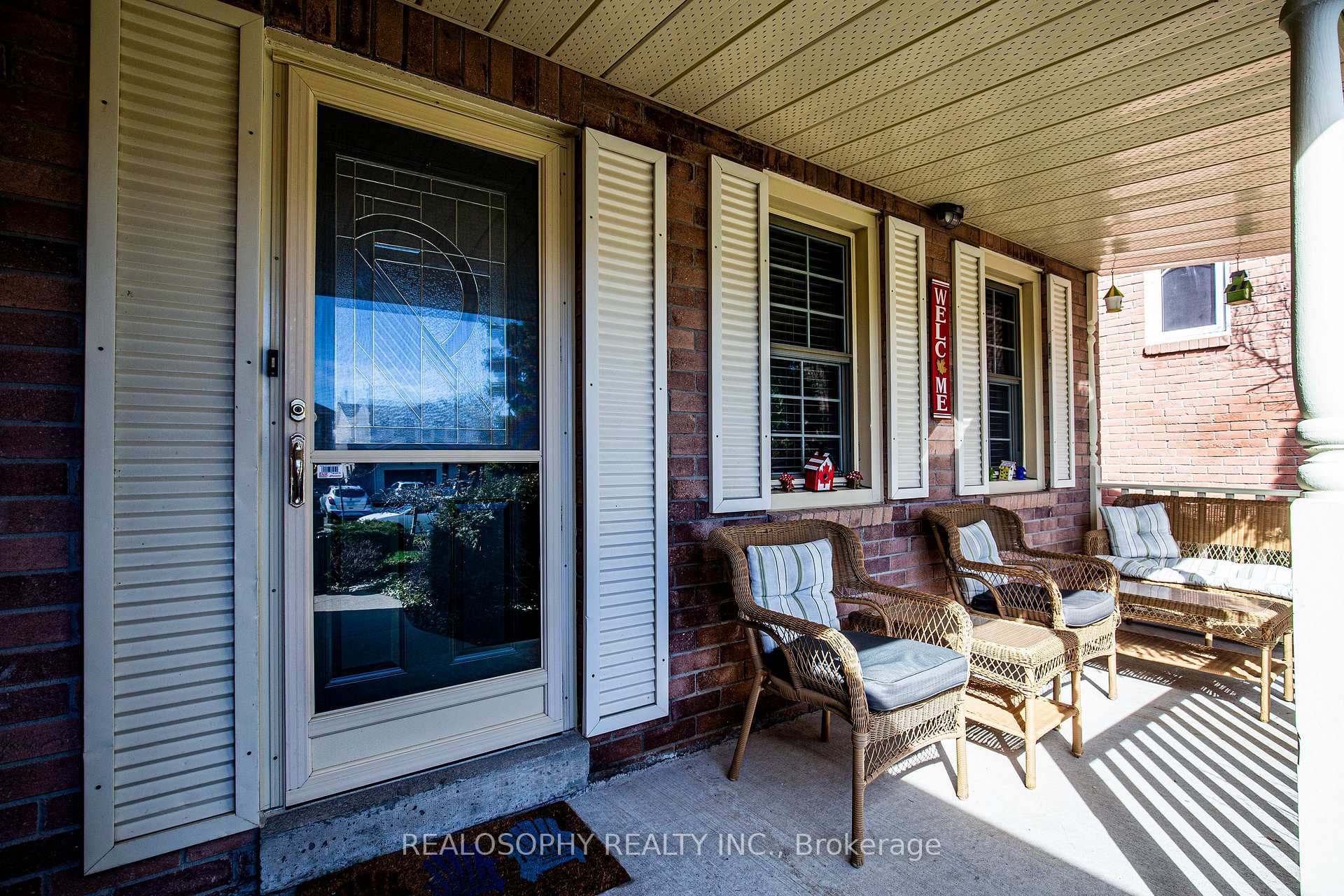 645 Ariel Crescent photo 3
