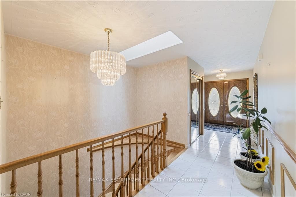 546 Dicenzo Drive photo 5