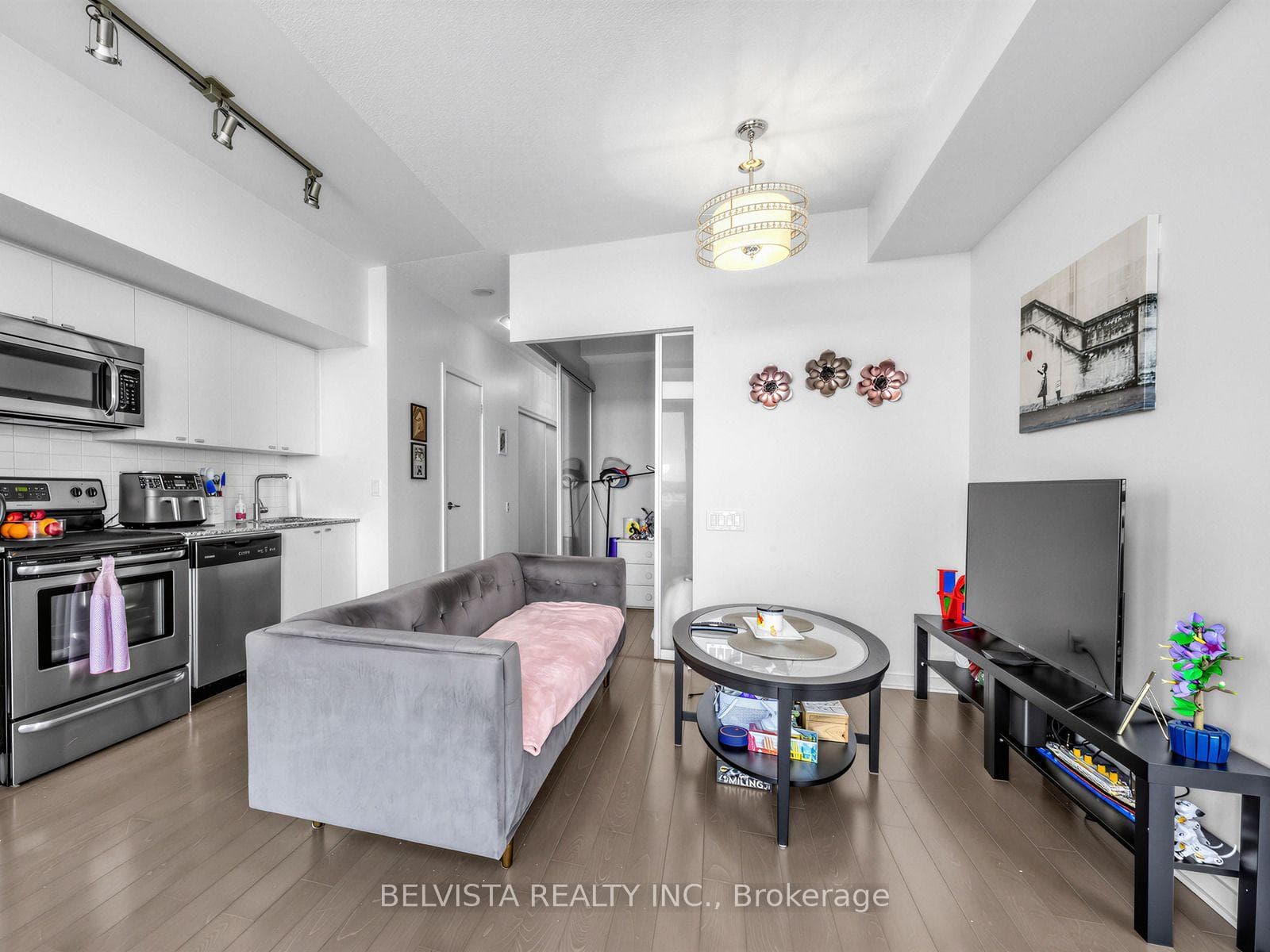 105 The Queensway Avenue Unit 805 photo 9