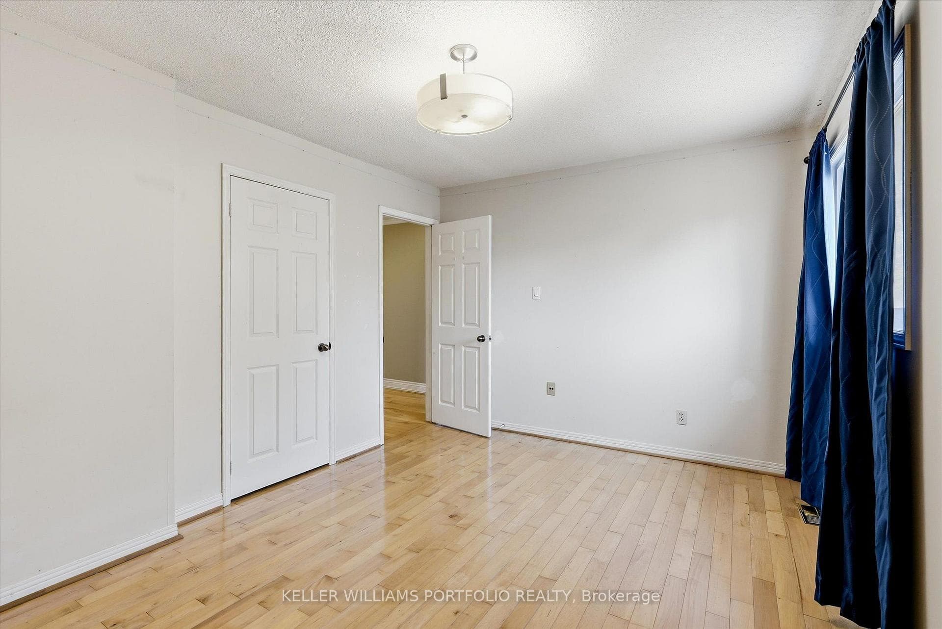 73 Jessica Gardens photo 29