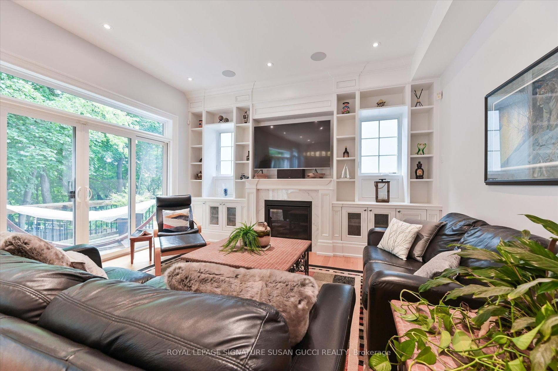 Family room o/l kitchen for max family time