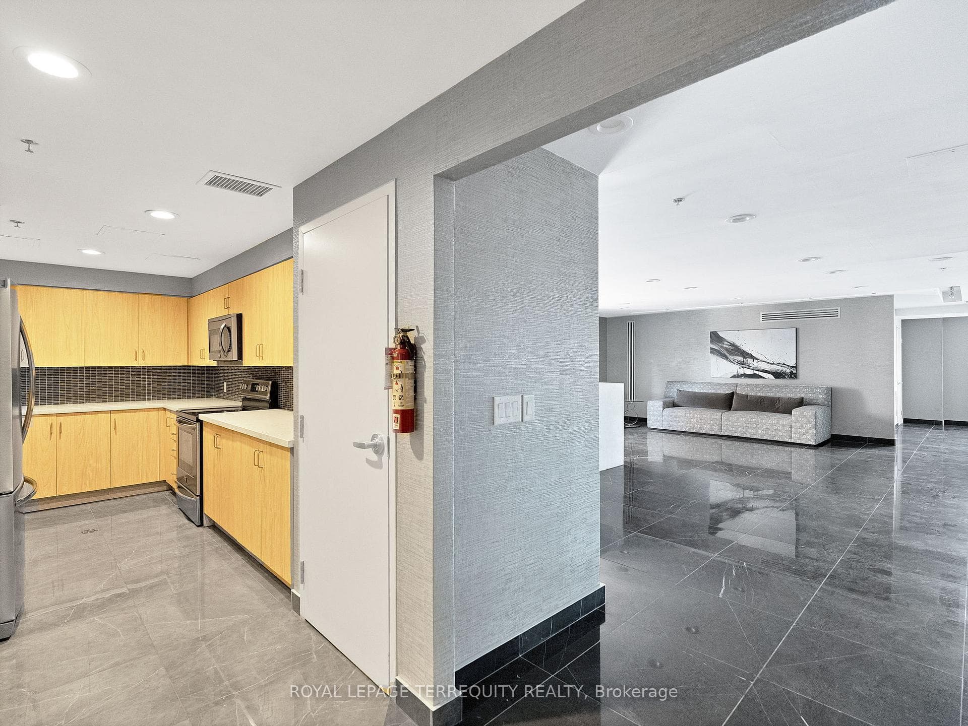 8 Park Road Unit 1601 photo 6