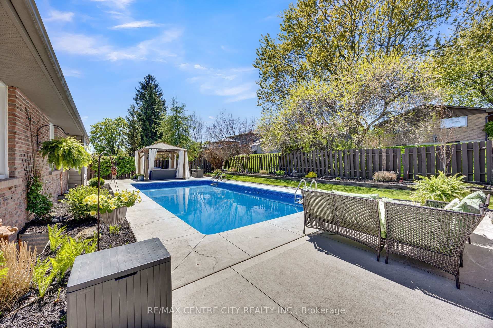 27 Bartlett Crescent photo 45