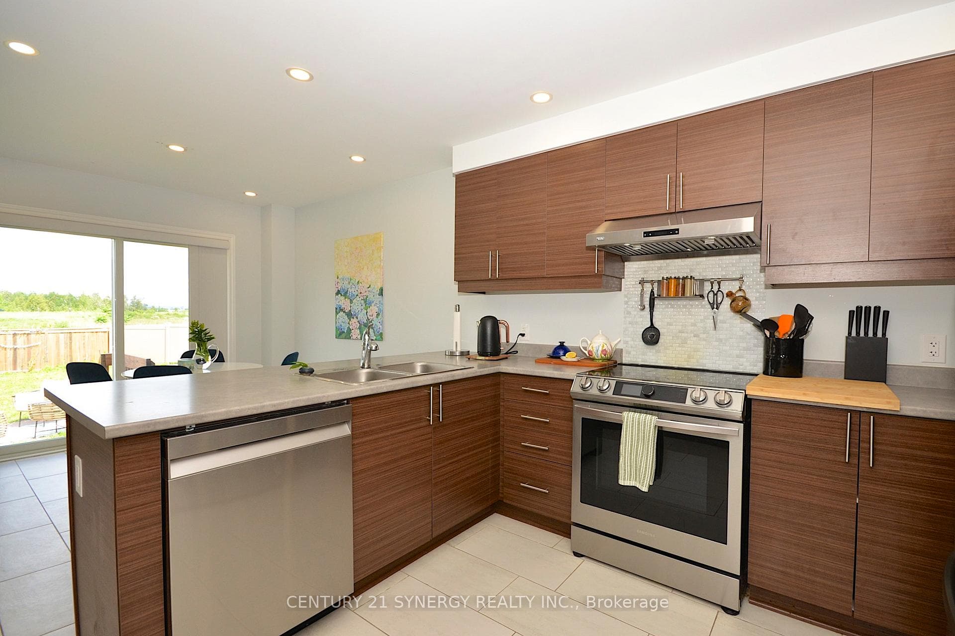 114 Unity Place photo 9