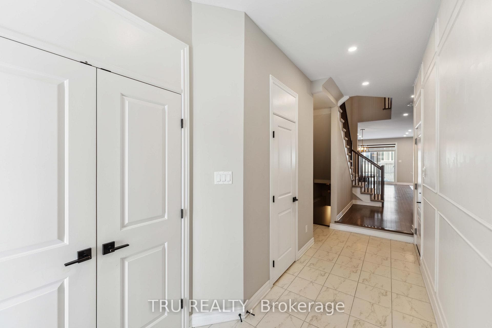 554 Edenwylde Drive photo 3