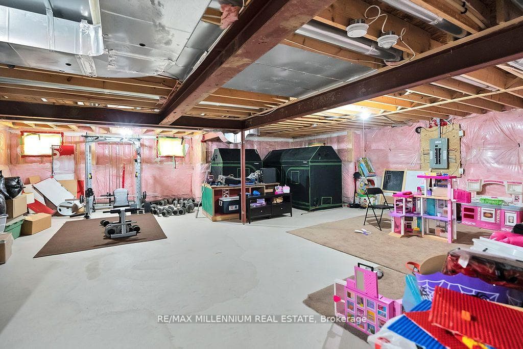1025 Upper Thames Drive photo 38