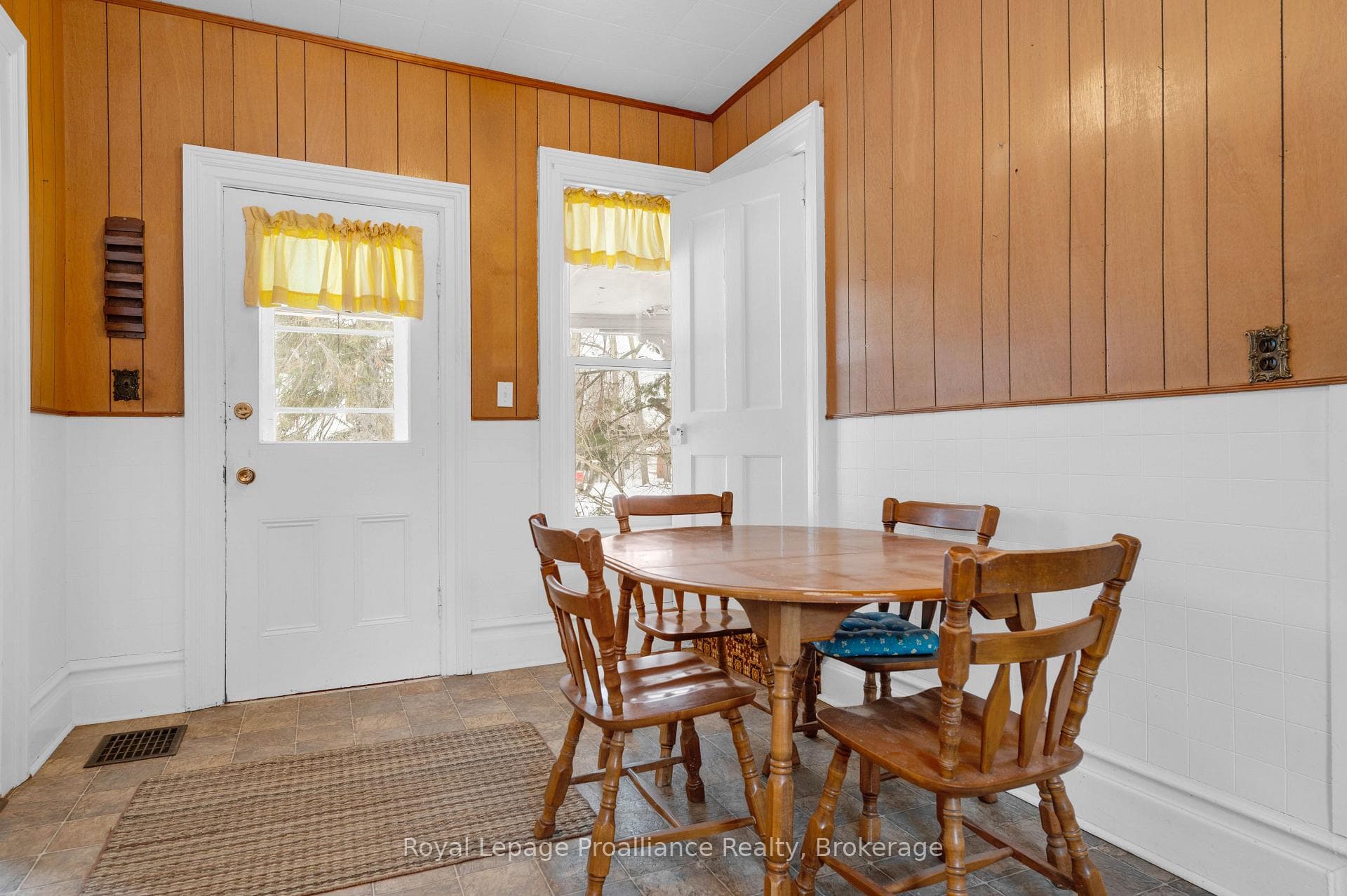 184 Edward Street photo 24
