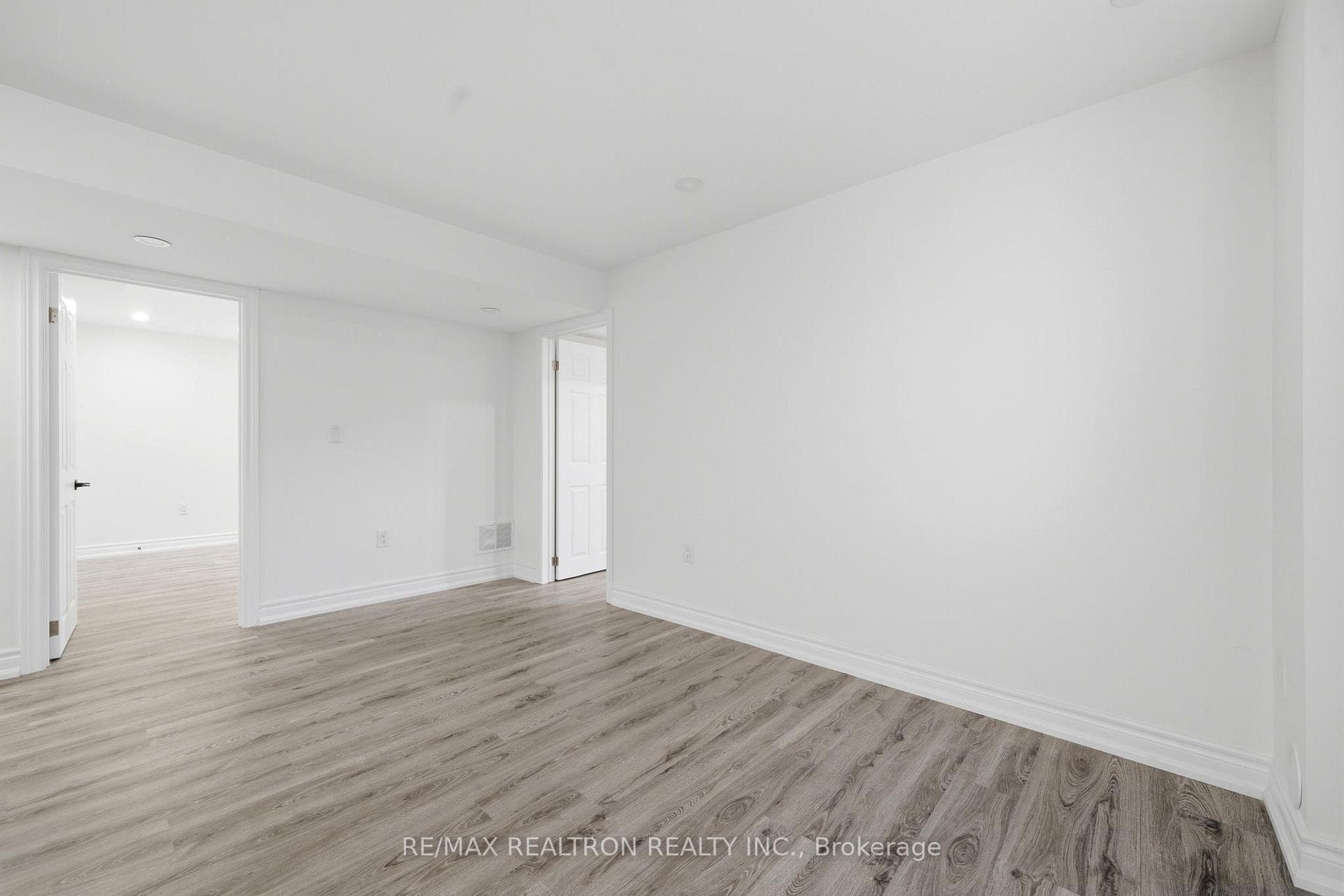 55 Bartram Crescent Unit B photo 8