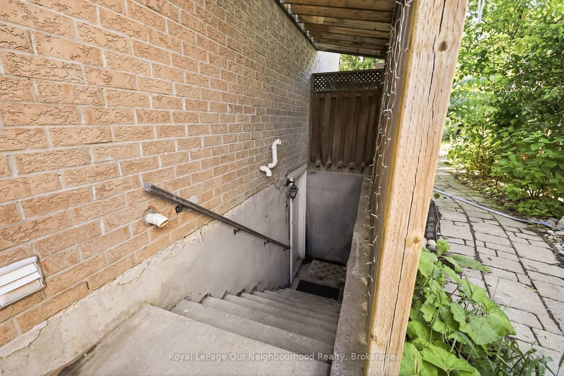 1296 Ravencliffe Court photo 41