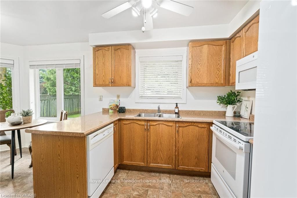 42 MCCULLOUGH Crescent photo 13